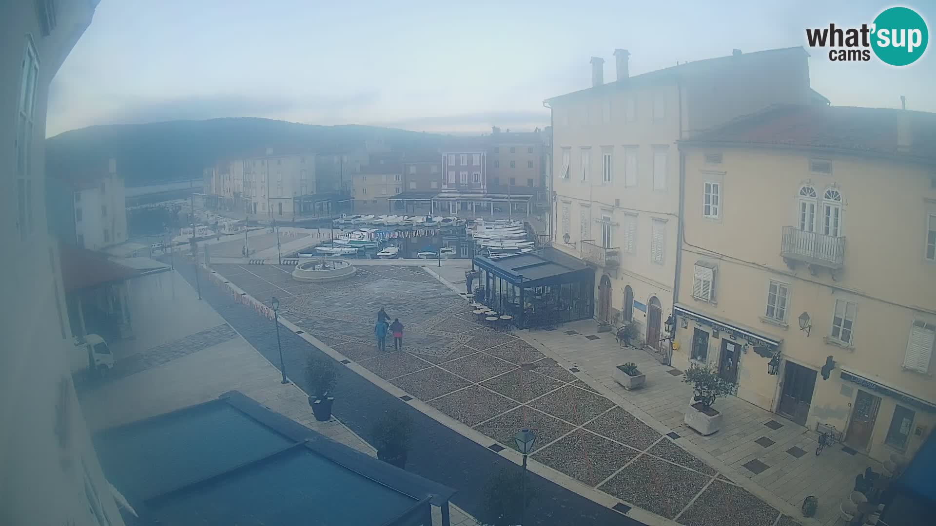 LIVE cam Cres città – piazza principale e “mandrač” – isola di Cherso – Croazia