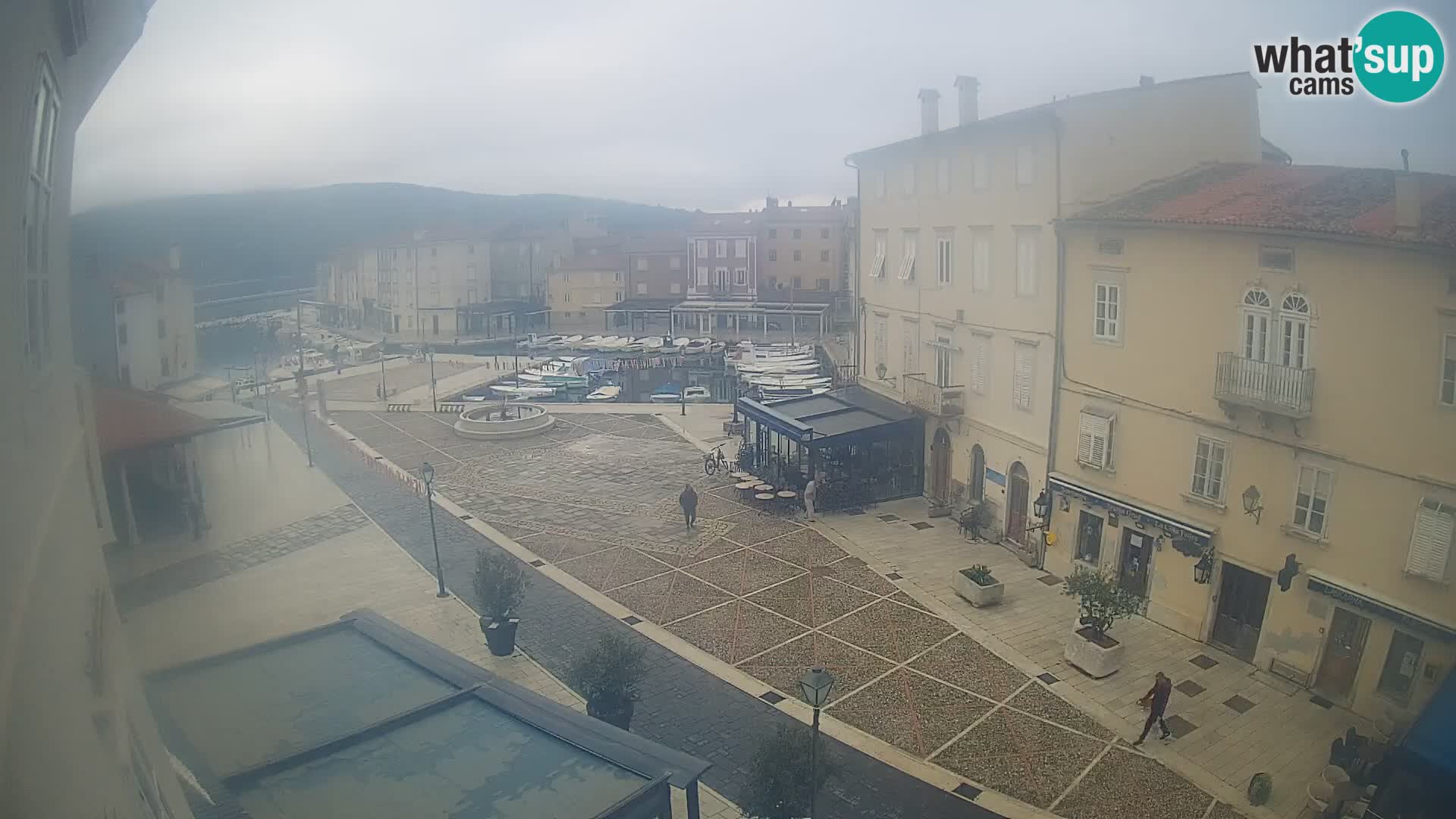 LIVE cam Cres Stadt – Hauptplatz und “mandrač” – Cres Insel – Kroatien