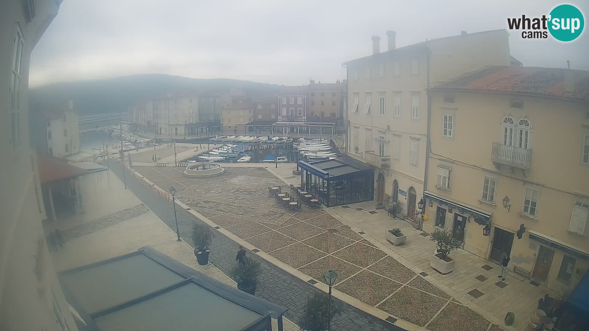 LIVE cam Cres Stadt – Hauptplatz und “mandrač” – Cres Insel – Kroatien