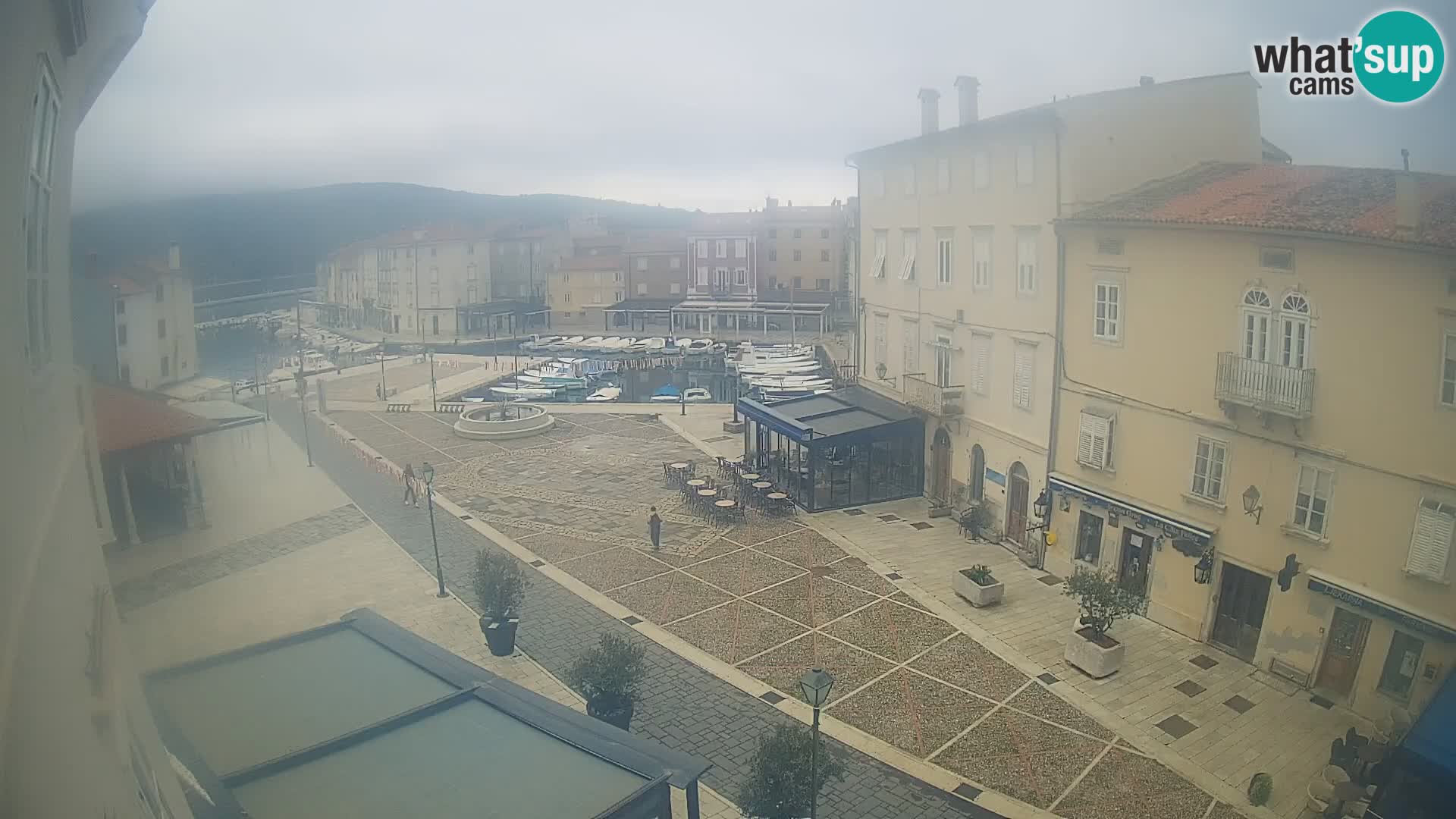 Cámara en vivo ciudad de Cres – plaza principal y “mandrač” – isla de Cres – Croacia