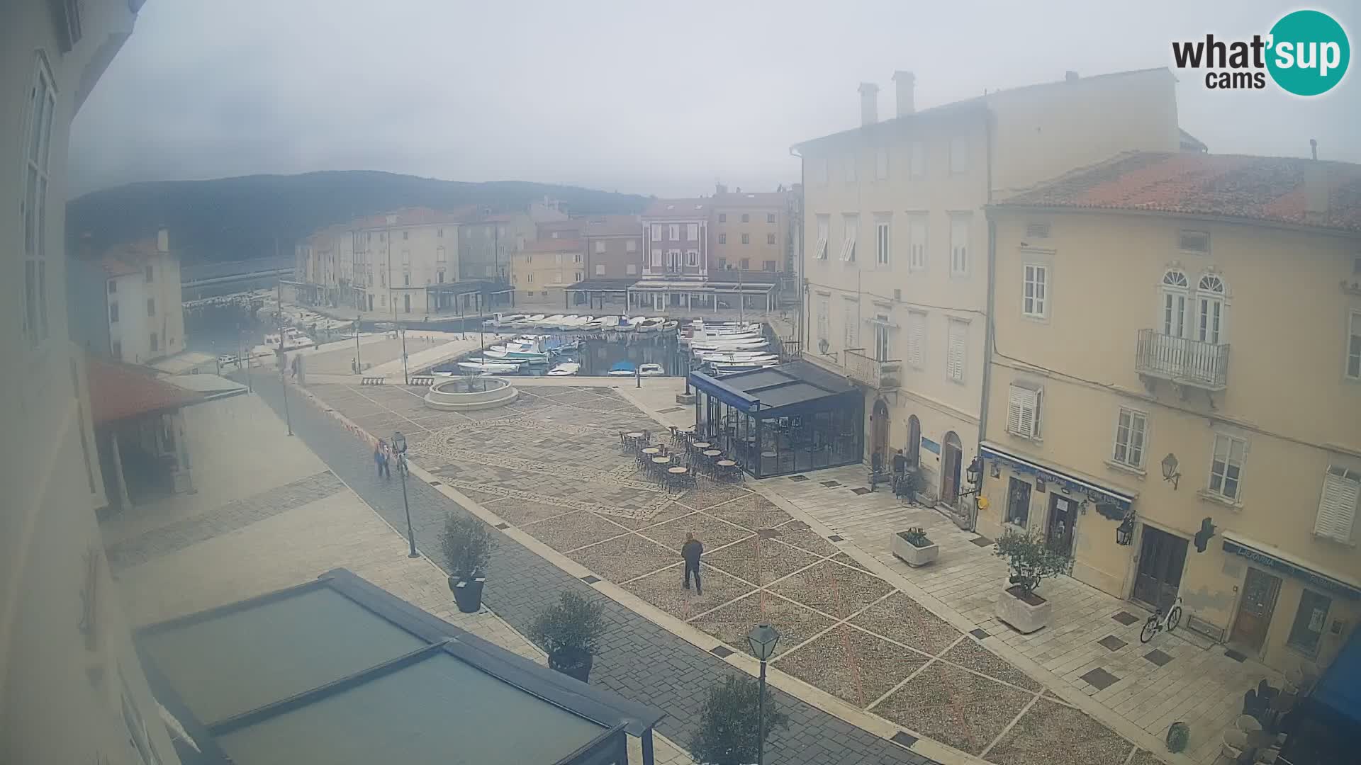 LIVE cam Cres Stadt – Hauptplatz und “mandrač” – Cres Insel – Kroatien