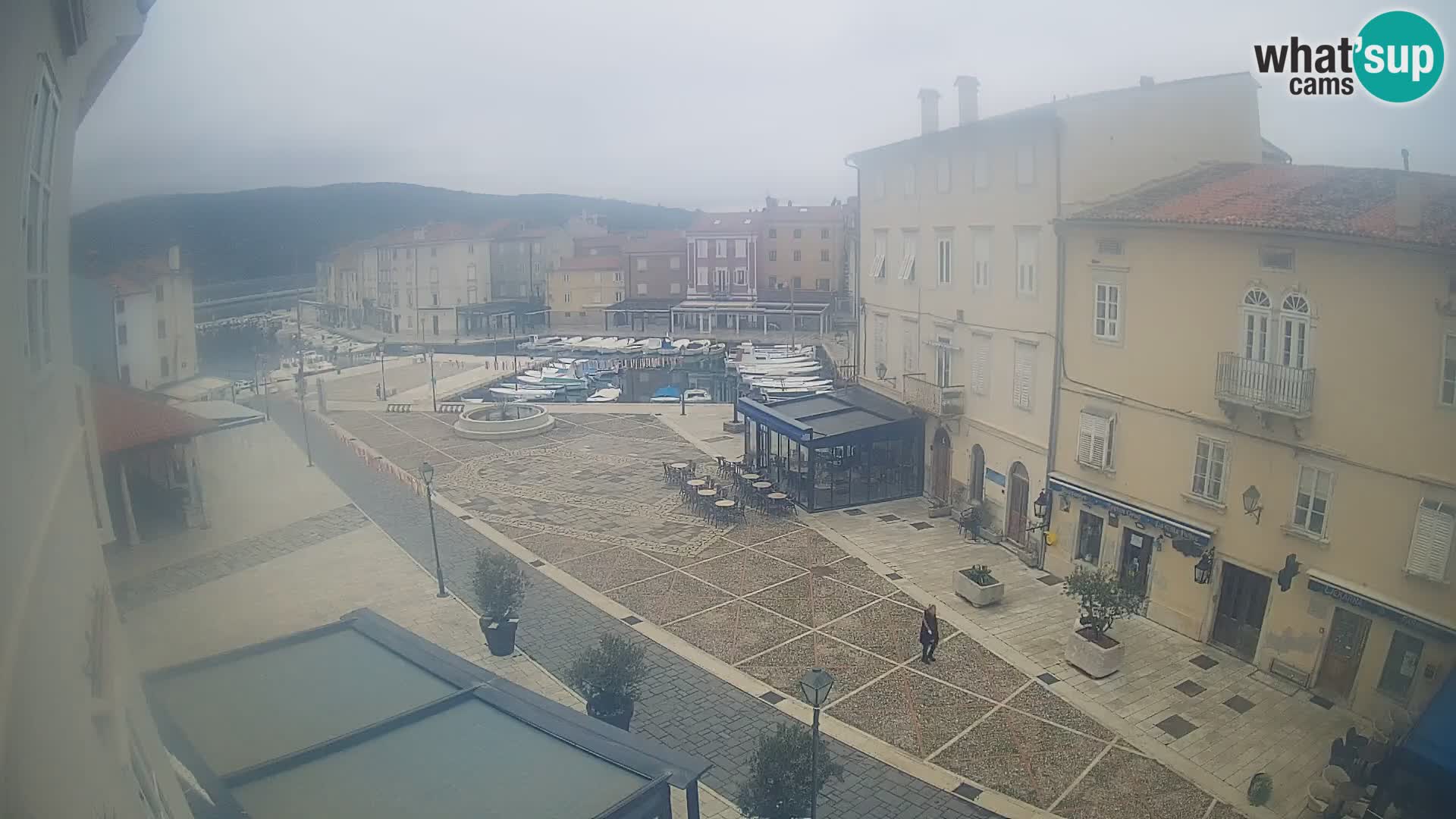 LIVE cam Cres Stadt – Hauptplatz und “mandrač” – Cres Insel – Kroatien