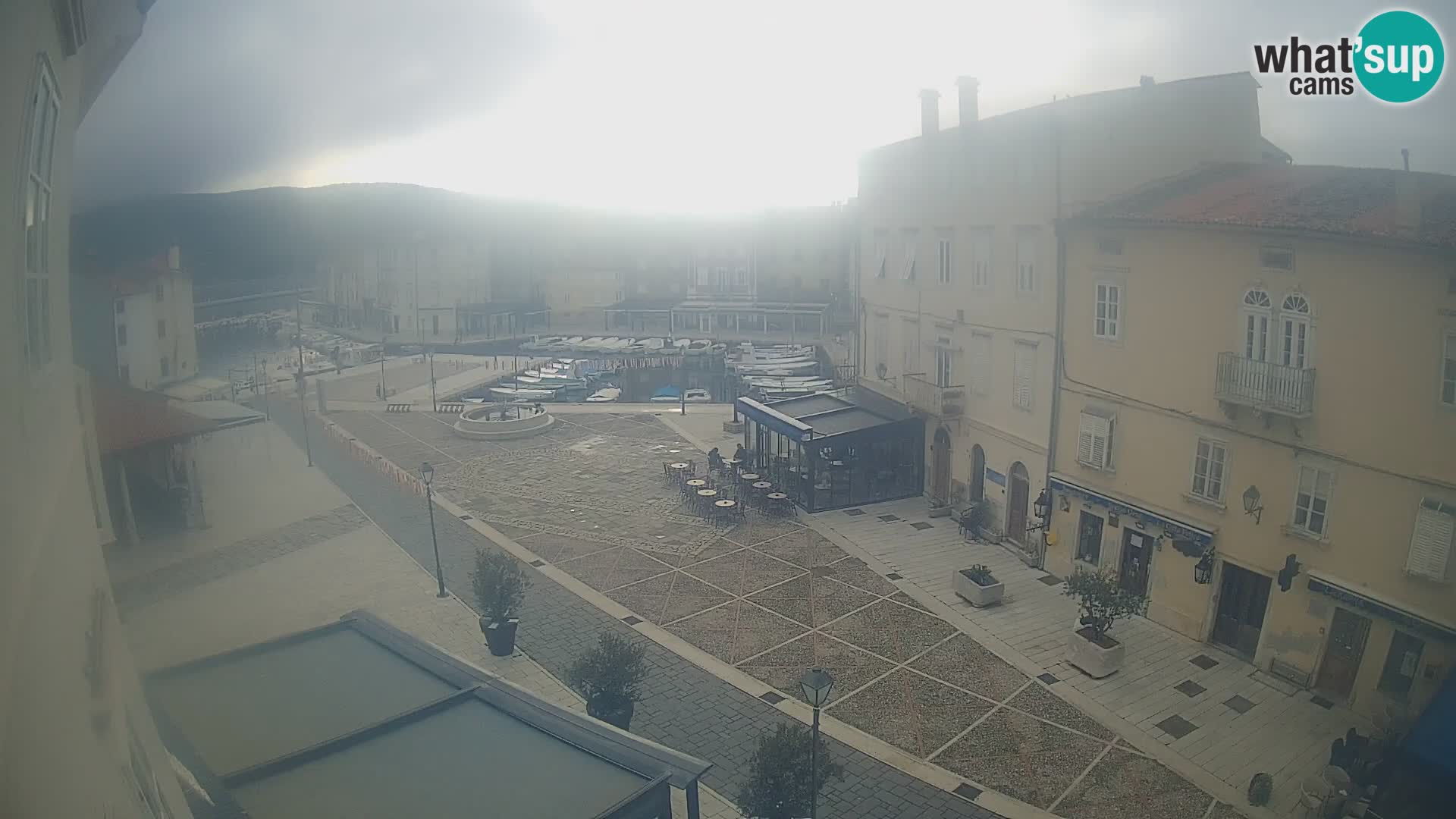 LIVE cam Cres Stadt – Hauptplatz und “mandrač” – Cres Insel – Kroatien