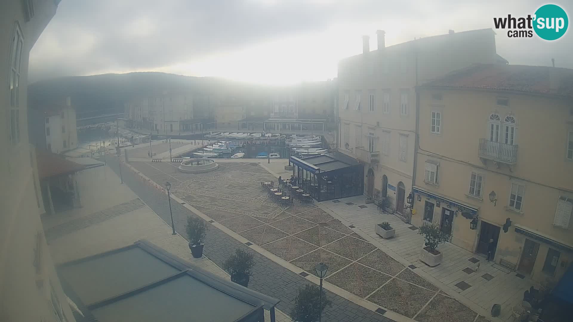 LIVE cam Cres city – main square and “mandrač” – Cres island – Croatia