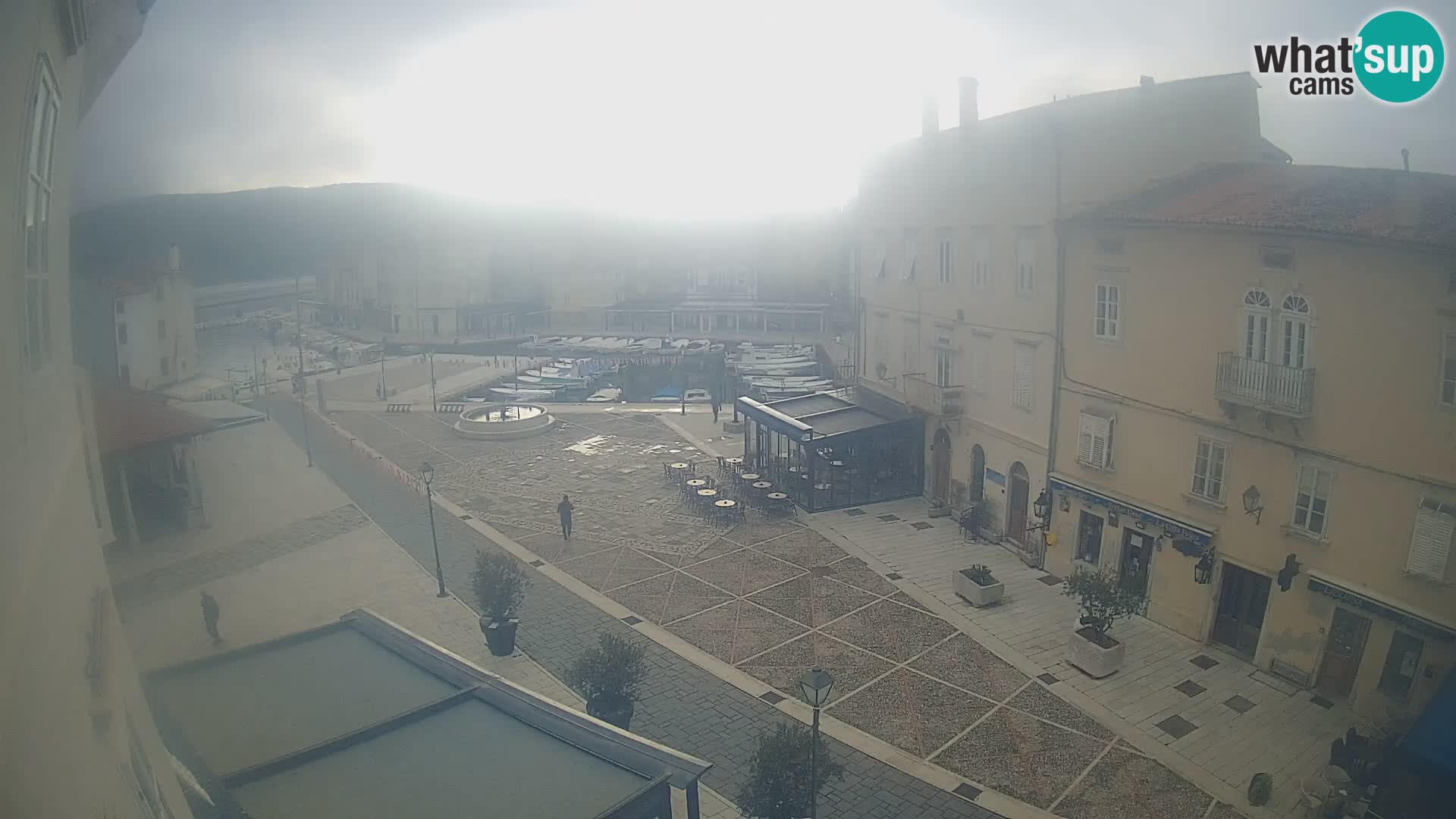 LIVE cam Cres Stadt – Hauptplatz und “mandrač” – Cres Insel – Kroatien