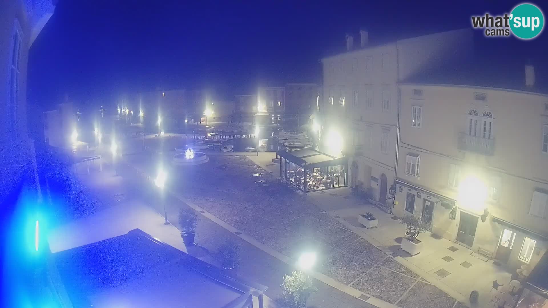 LIVE cam Cres city – place principale et “mandrač” – île de Cres – Croatie