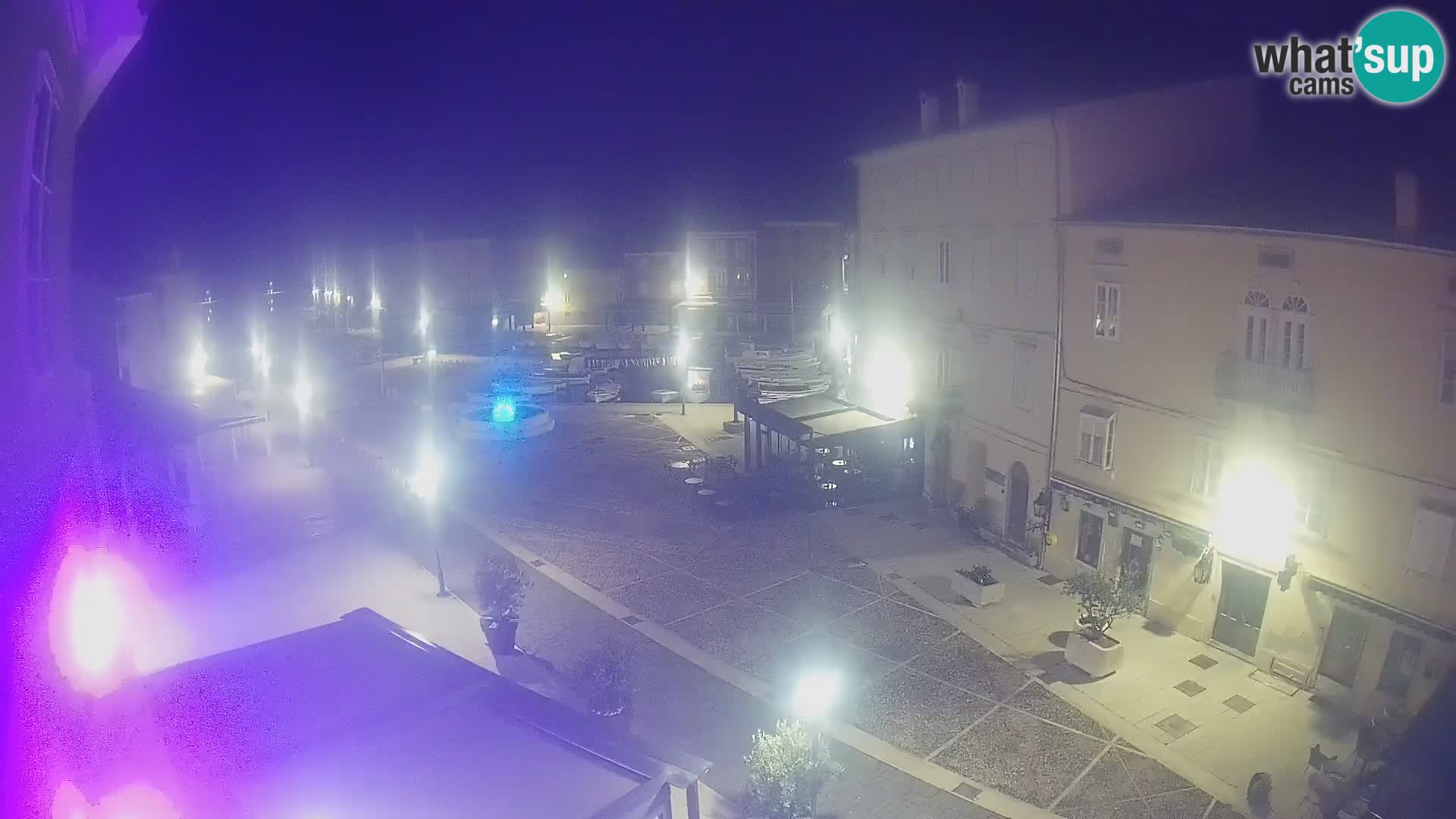 LIVE cam Cres city – place principale et “mandrač” – île de Cres – Croatie