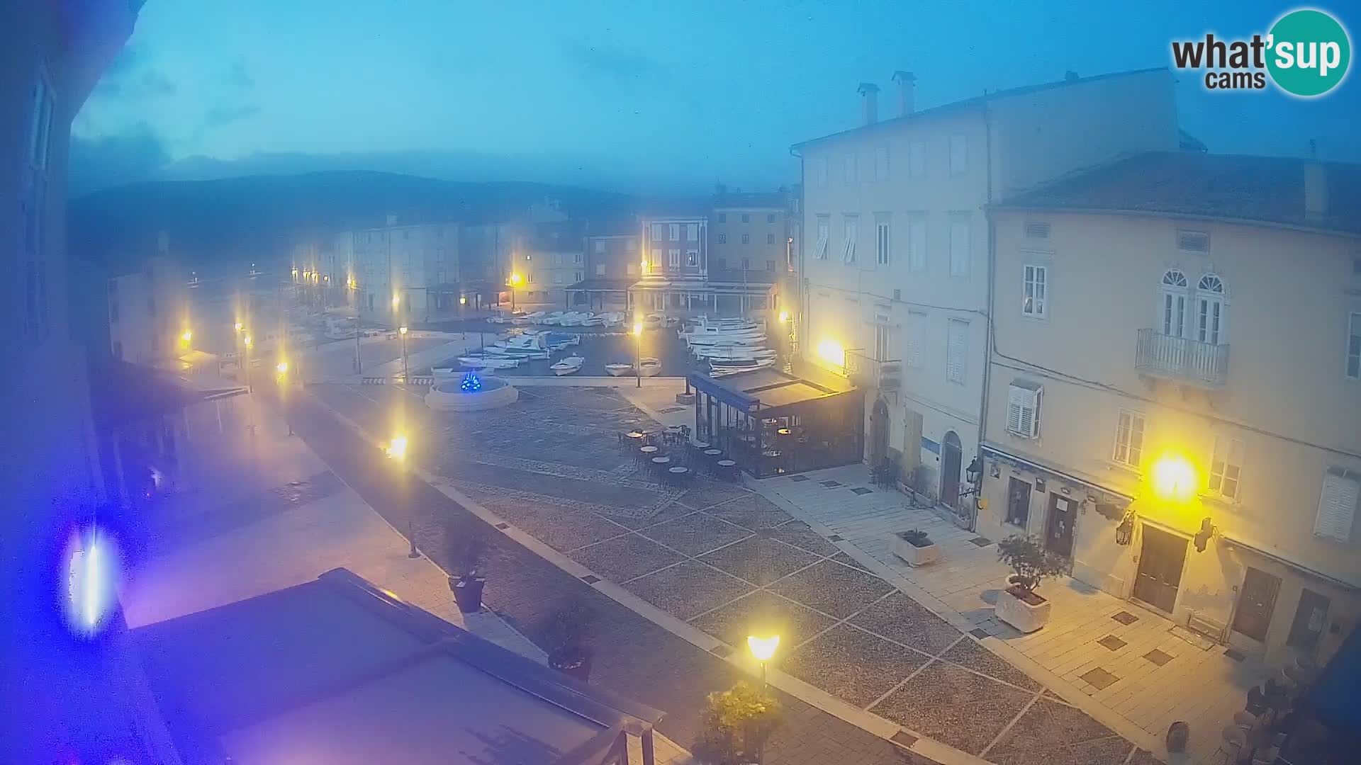 LIVE cam Cres Stadt – Hauptplatz und “mandrač” – Cres Insel – Kroatien