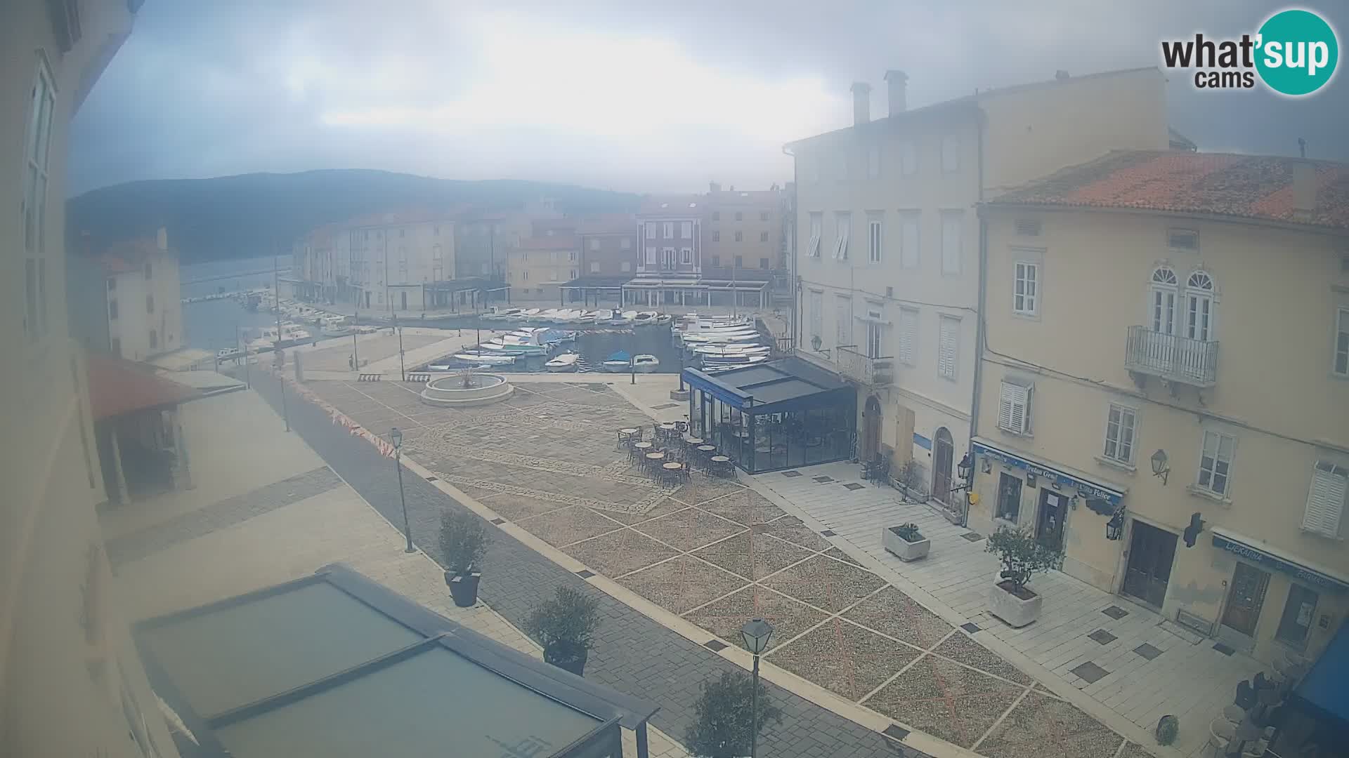 LIVE cam Cres città – piazza principale e “mandrač” – isola di Cherso – Croazia