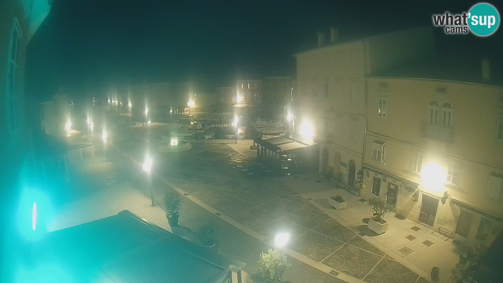 LIVE cam Cres city – place principale et “mandrač” – île de Cres – Croatie