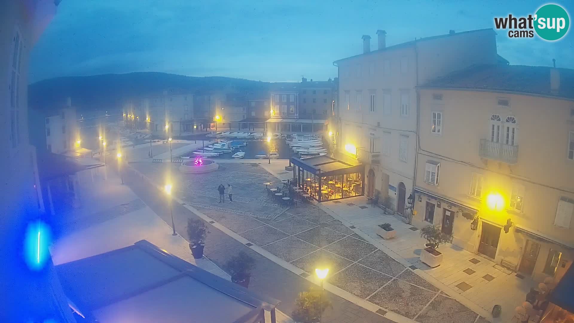 LIVE cam Cres city – place principale et “mandrač” – île de Cres – Croatie