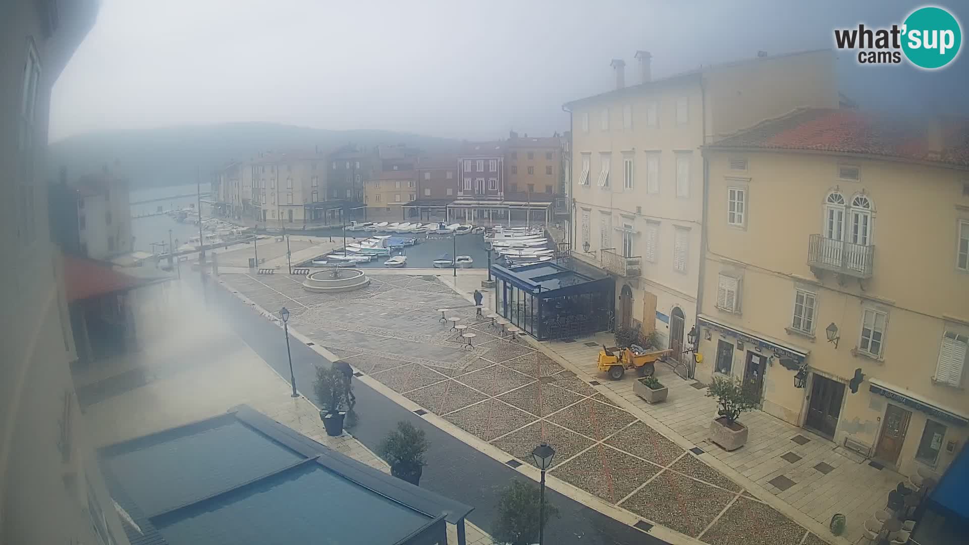 LIVE cam Cres città – piazza principale e “mandrač” – isola di Cherso – Croazia