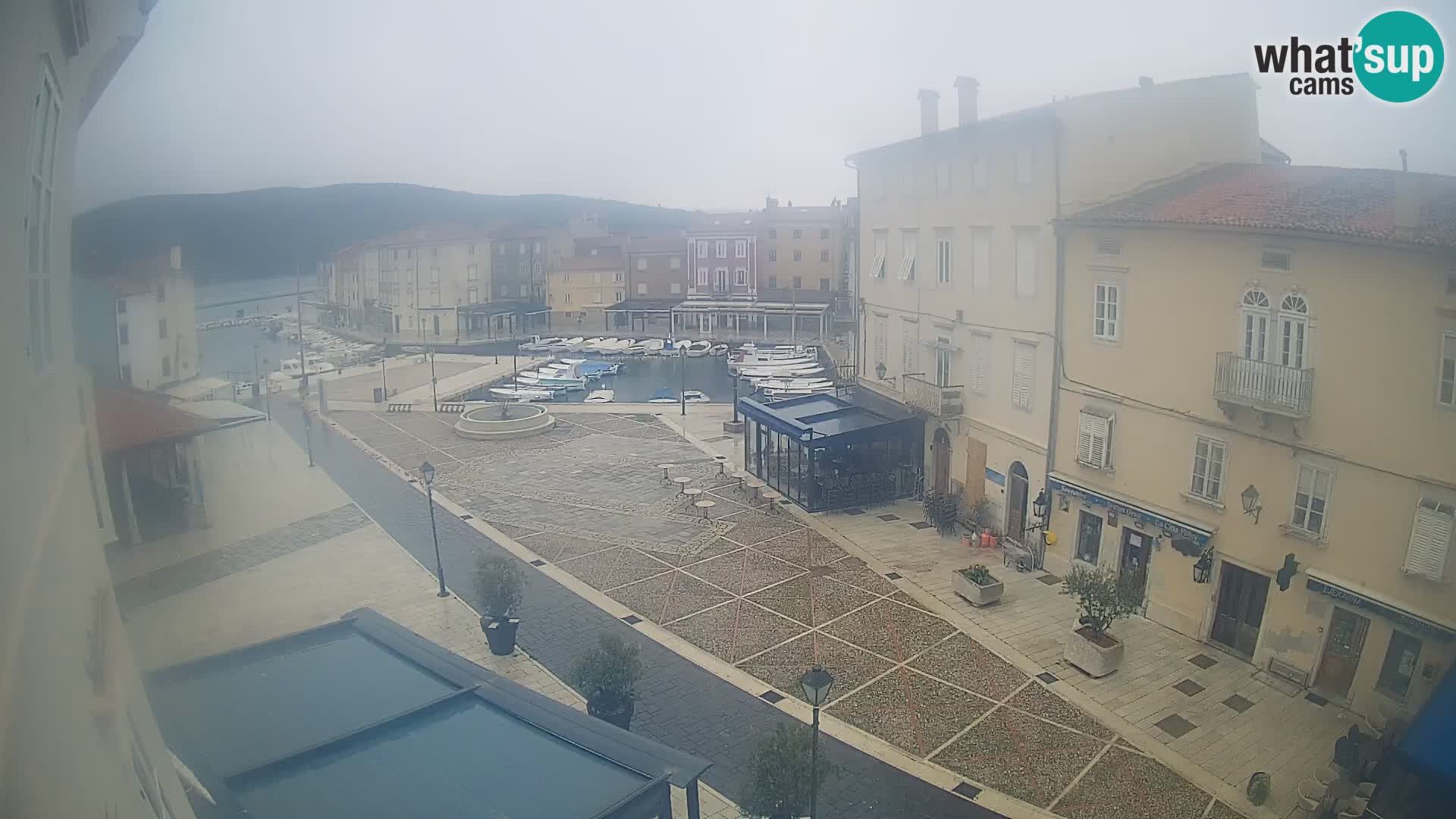 LIVE cam Cres city – main square and “mandrač” – Cres island – Croatia