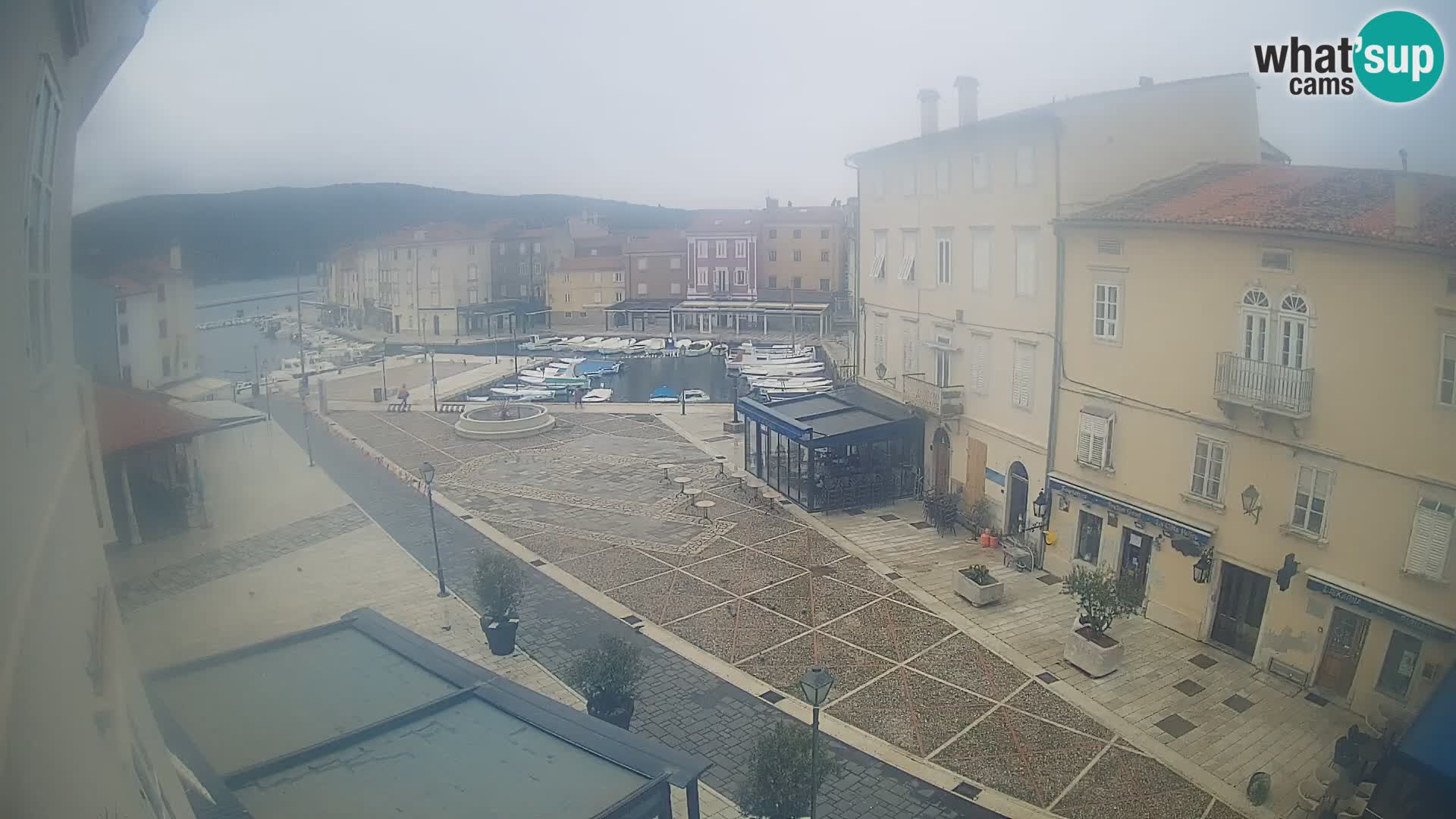 LIVE cam Cres città – piazza principale e “mandrač” – isola di Cherso – Croazia