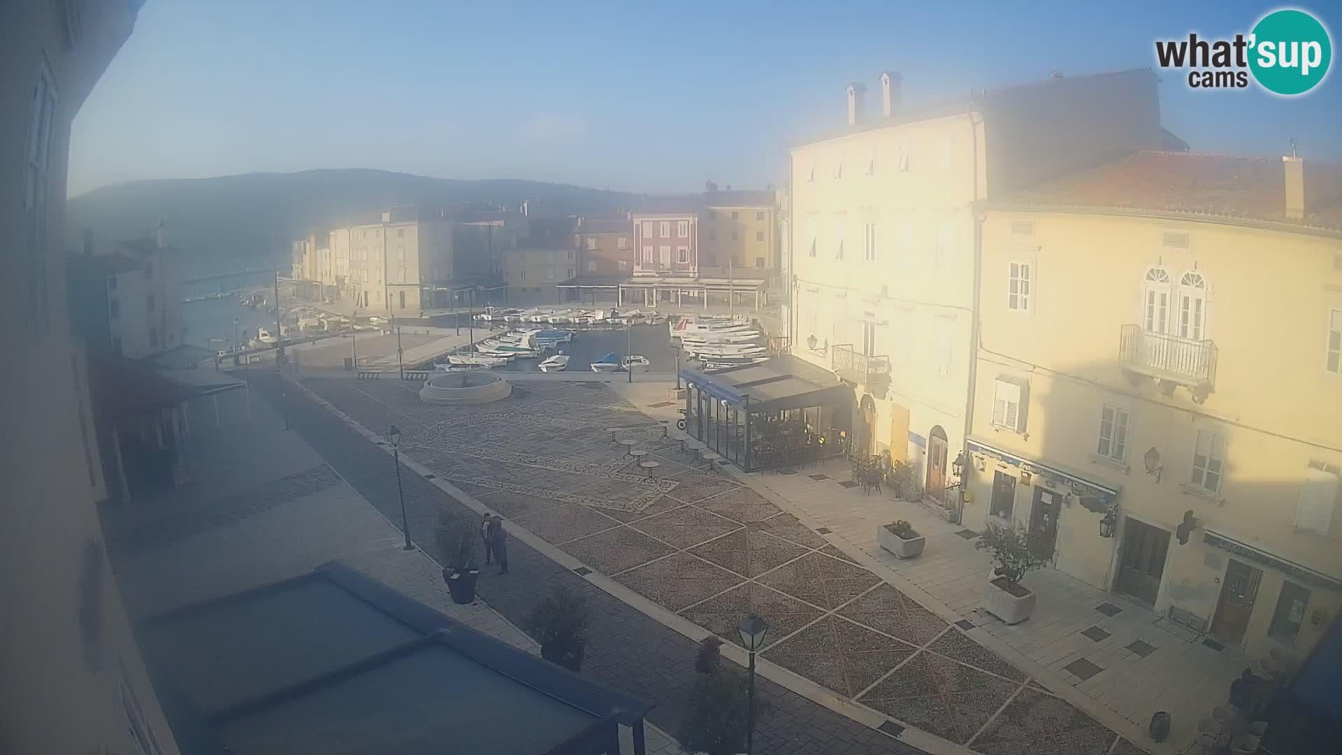 LIVE cam Cres Stadt – Hauptplatz und “mandrač” – Cres Insel – Kroatien