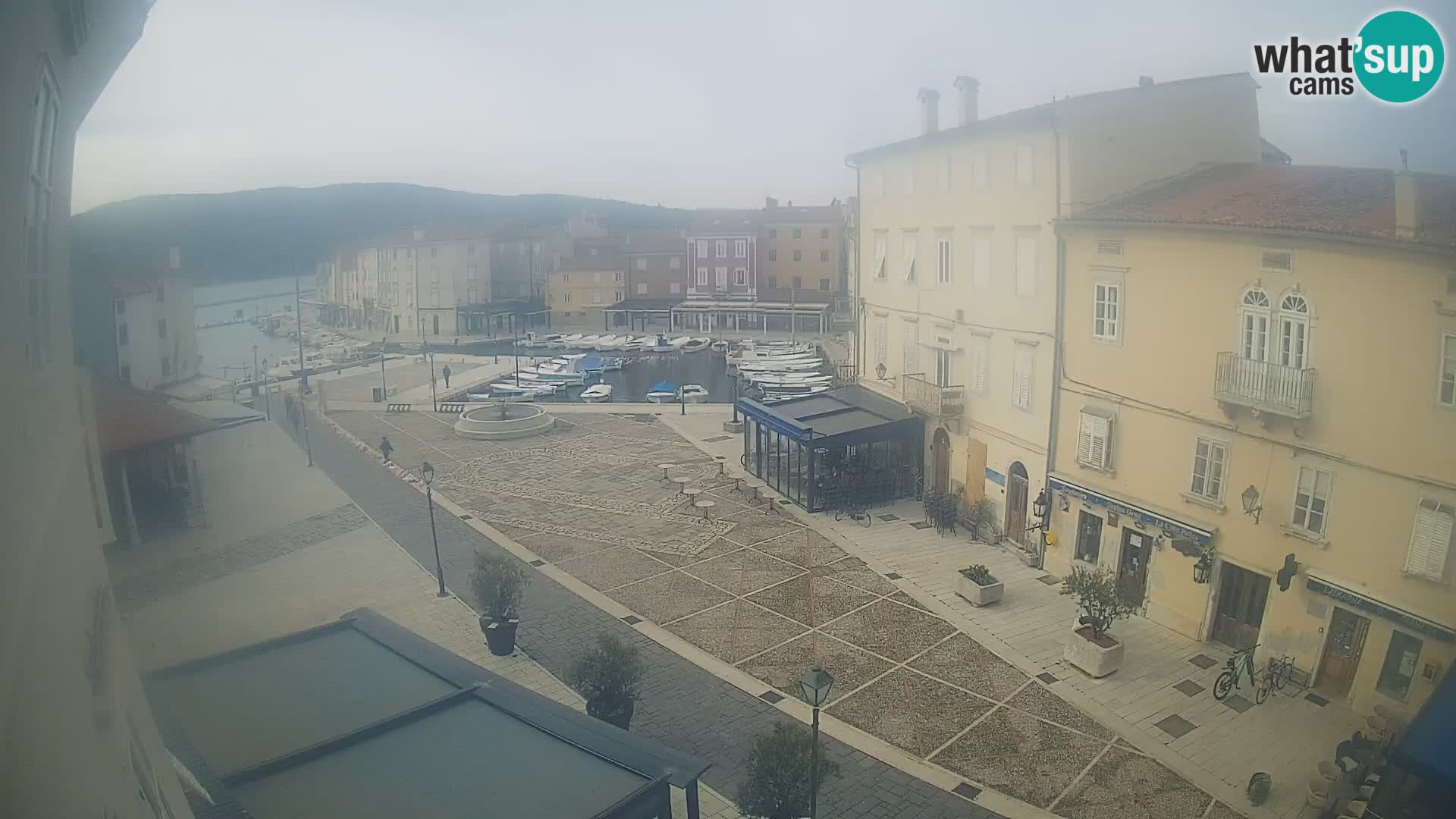 LIVE cam Cres city – main square and “mandrač” – Cres island – Croatia