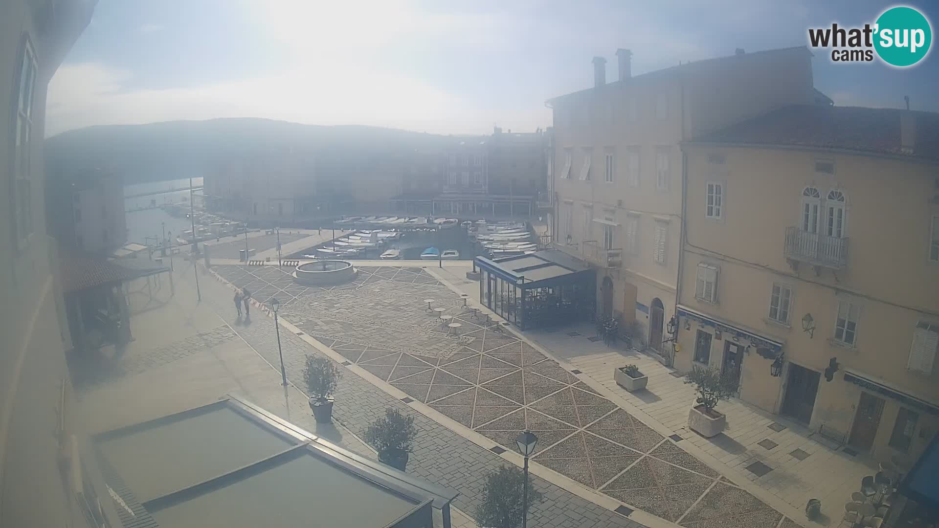 LIVE cam Cres city – main square and “mandrač” – Cres island – Croatia