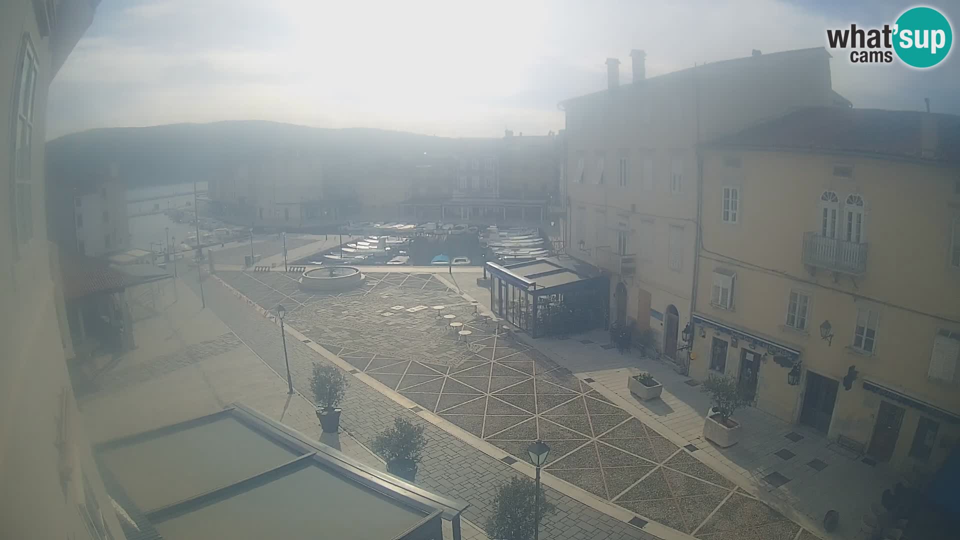 LIVE cam Cres Stadt – Hauptplatz und “mandrač” – Cres Insel – Kroatien