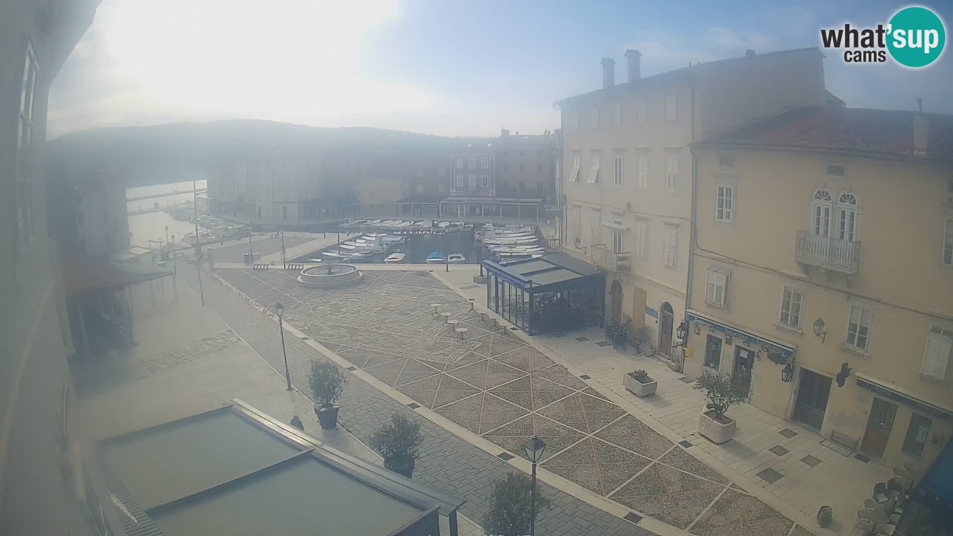 LIVE cam Cres city – main square and “mandrač” – Cres island – Croatia