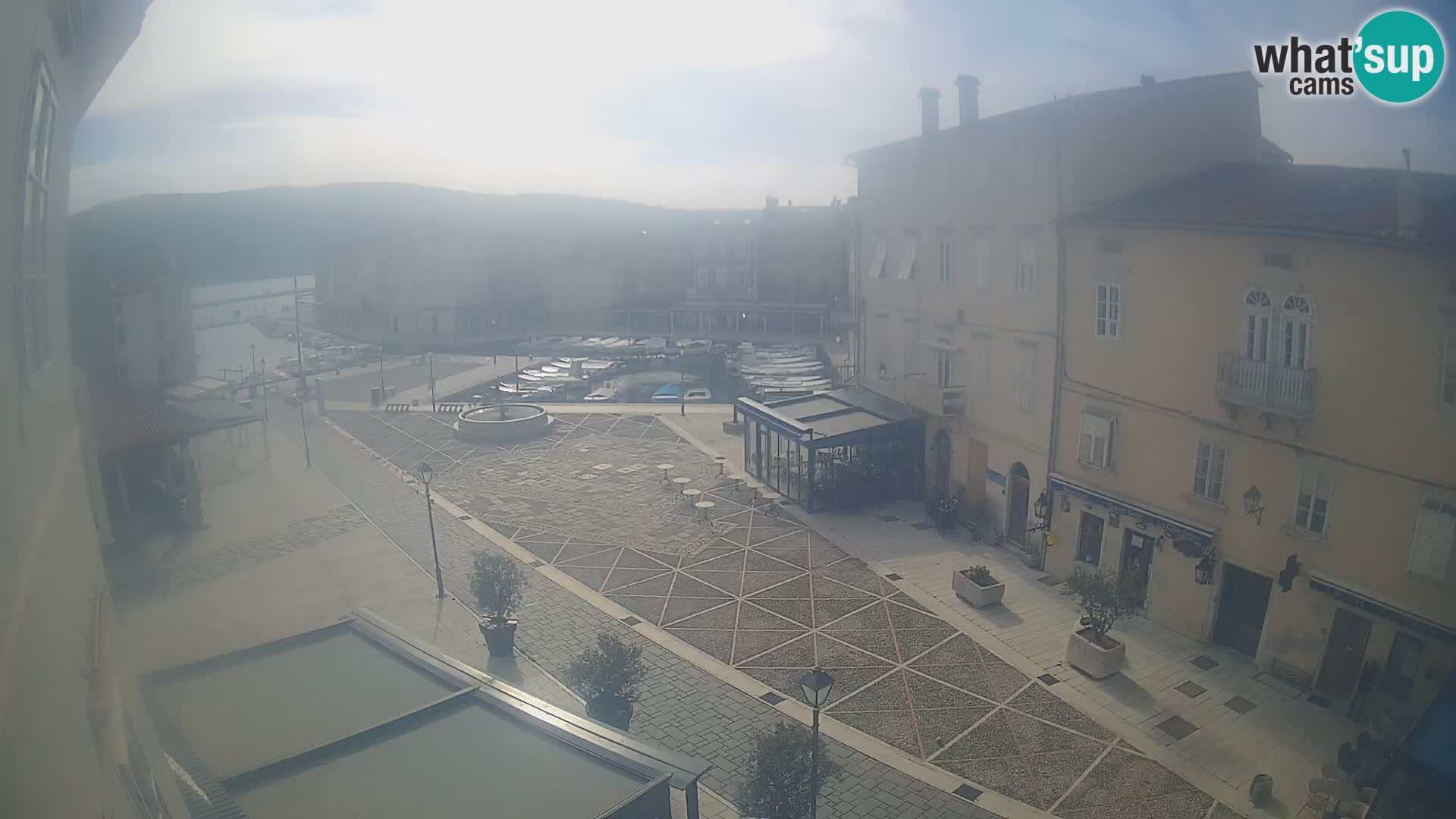 LIVE cam Cres city – main square and “mandrač” – Cres island – Croatia