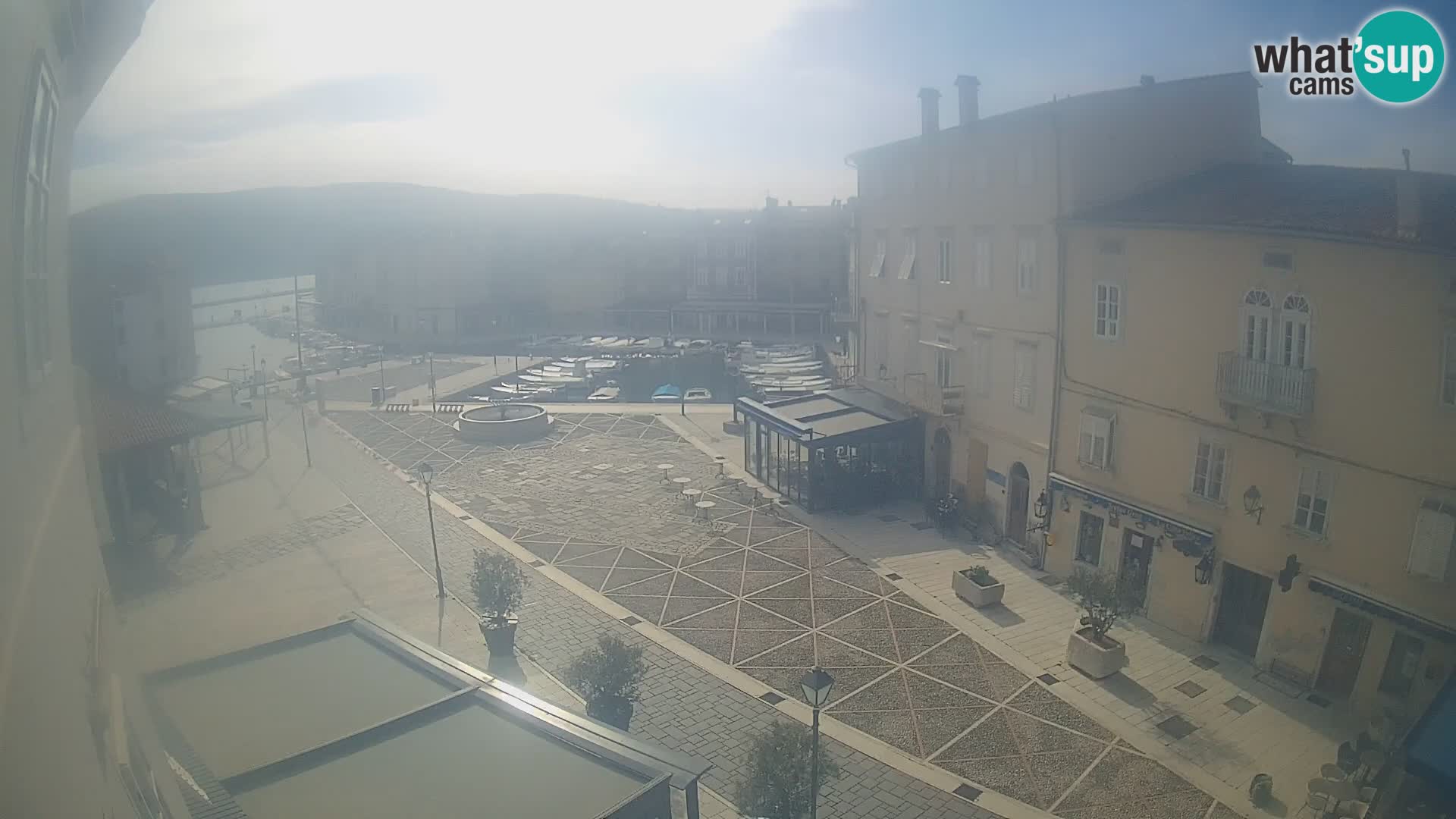 LIVE cam Cres città – piazza principale e “mandrač” – isola di Cherso – Croazia