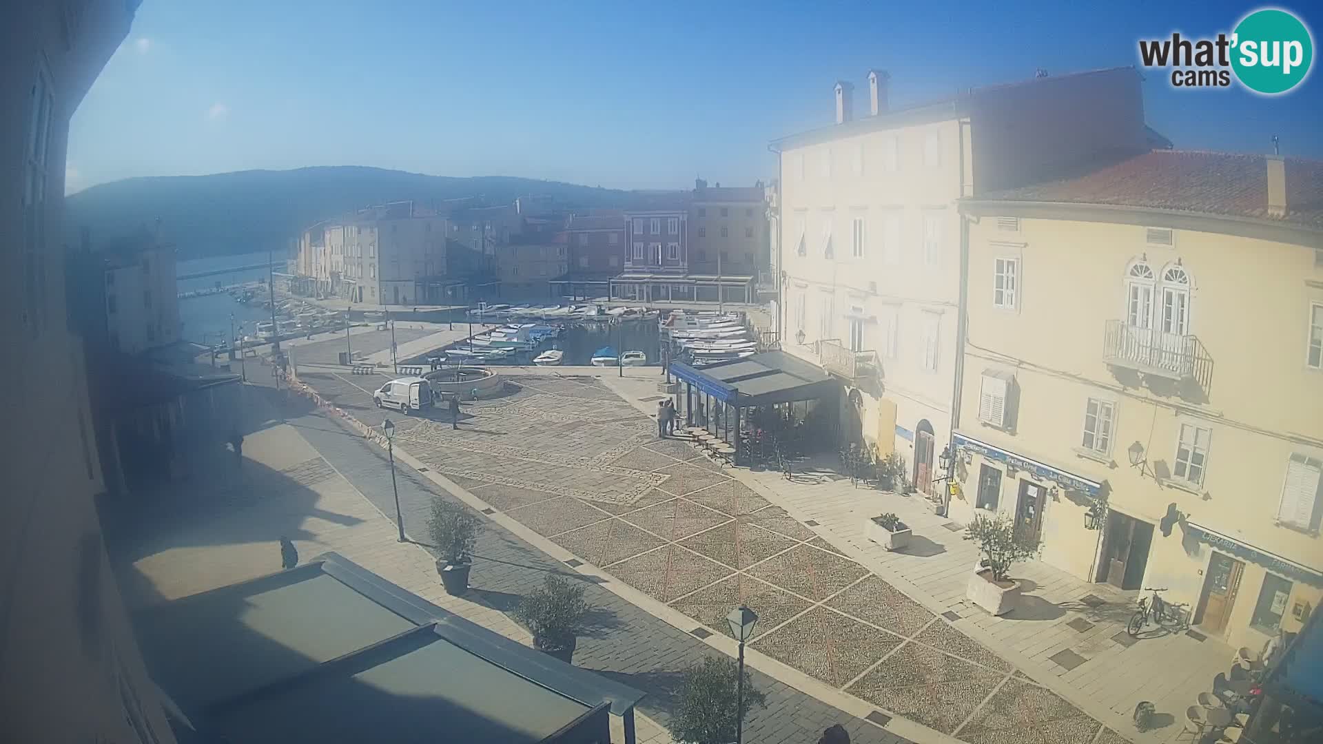 LIVE cam Cres city – main square and “mandrač” – Cres island – Croatia