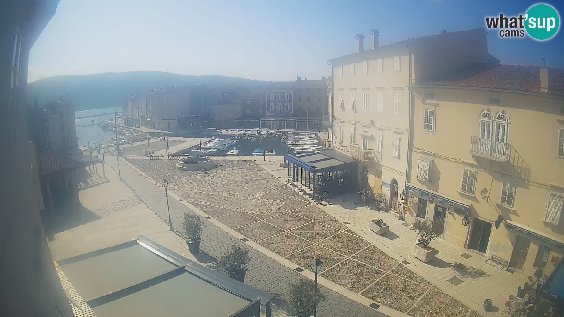 LIVE cam Cres city – main square and “mandrač” – Cres island – Croatia