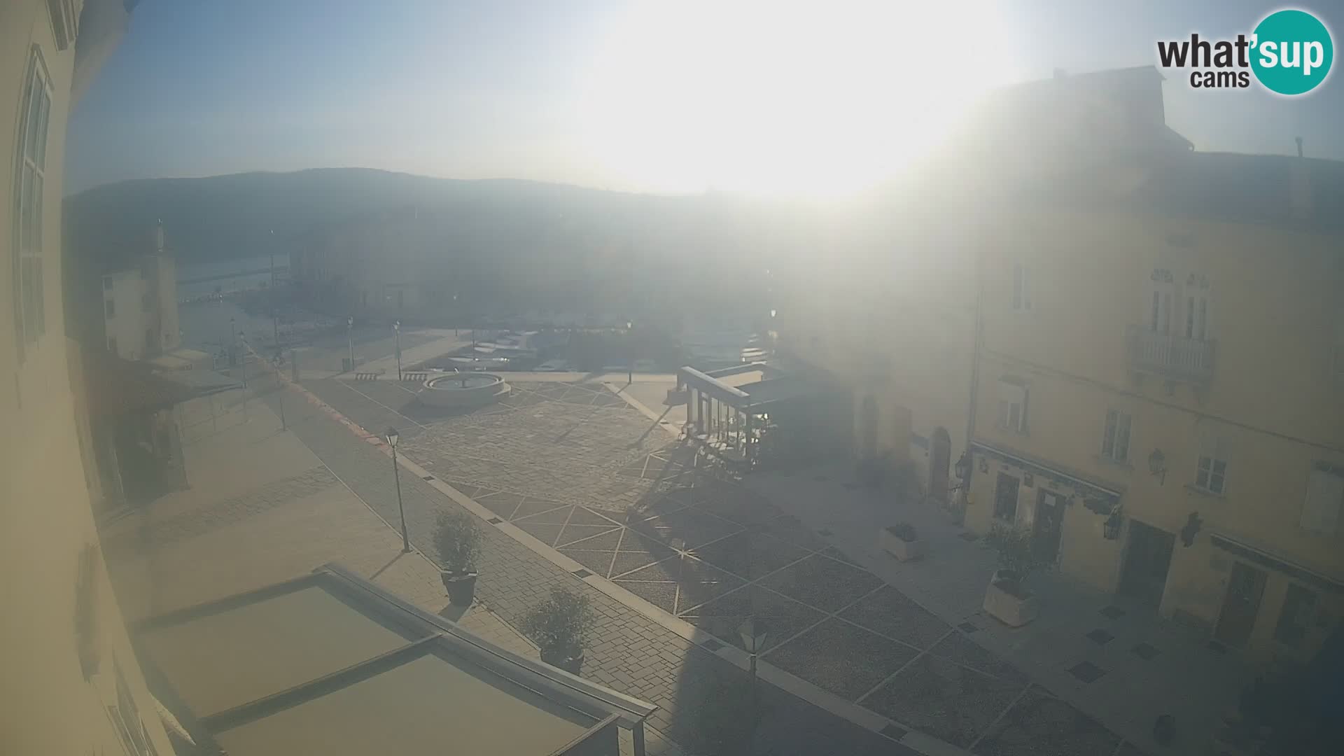 LIVE cam Cres città – piazza principale e “mandrač” – isola di Cherso – Croazia