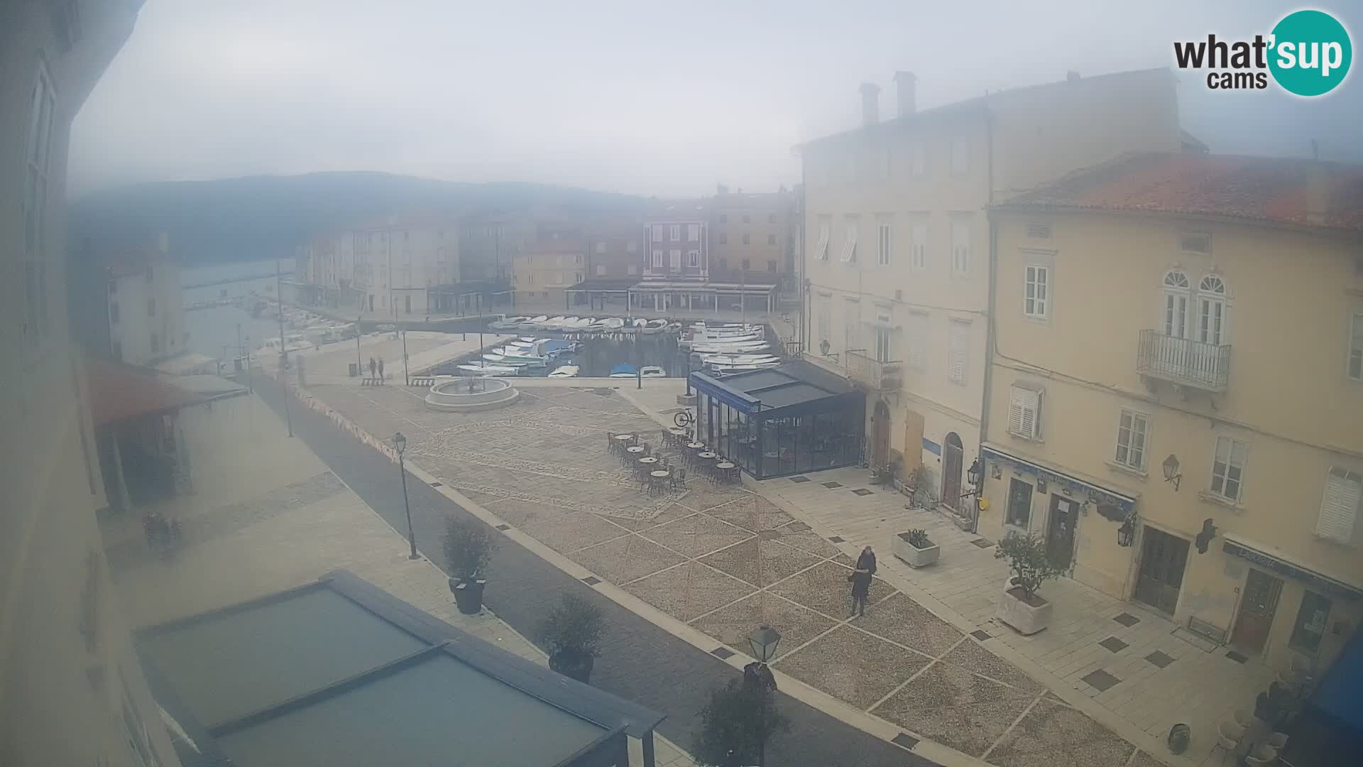 LIVE cam Cres city – place principale et “mandrač” – île de Cres – Croatie