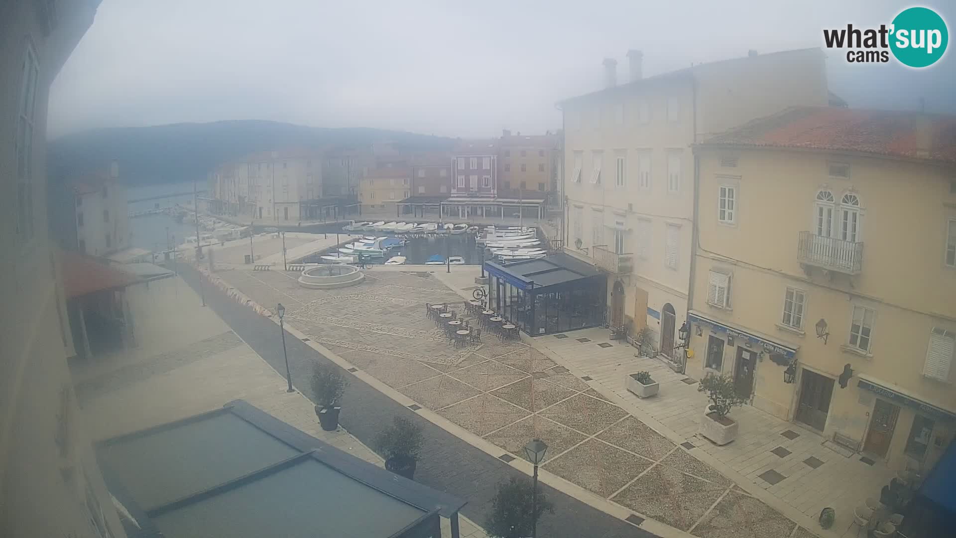 Cámara en vivo ciudad de Cres – plaza principal y “mandrač” – isla de Cres – Croacia