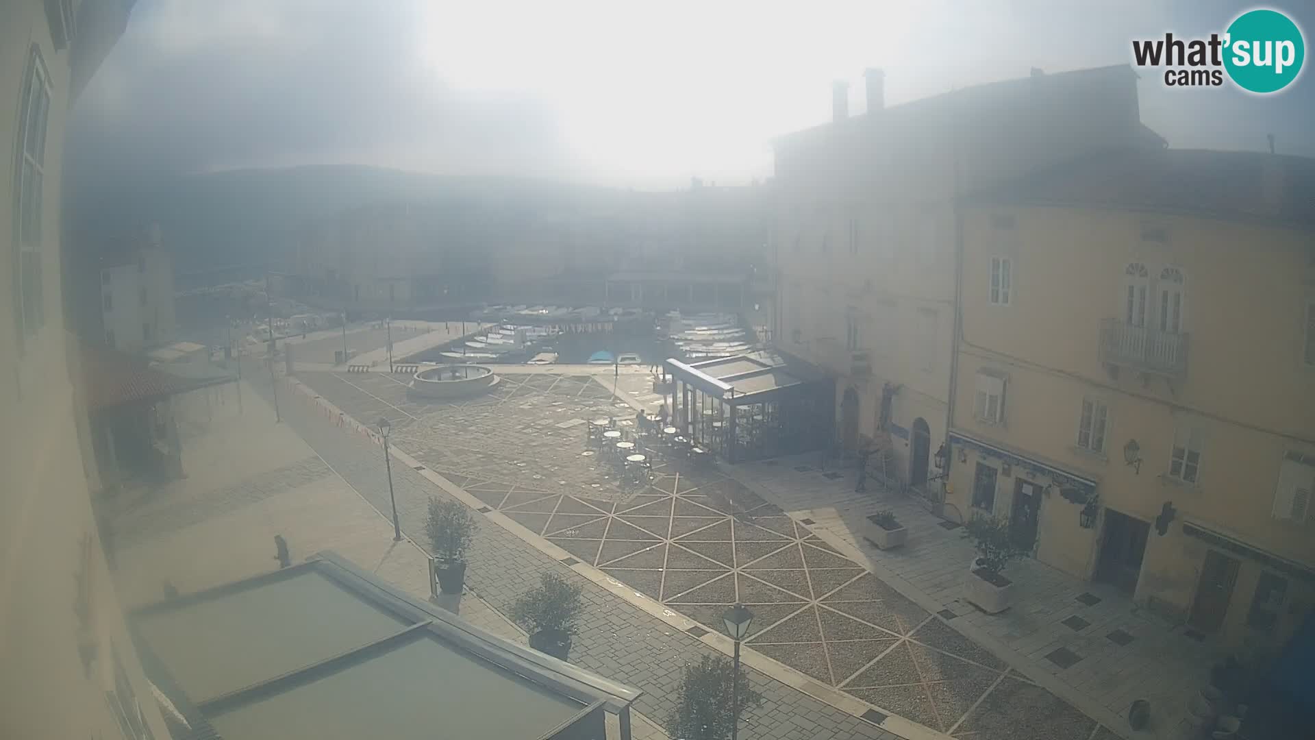 LIVE cam Cres città – piazza principale e “mandrač” – isola di Cherso – Croazia