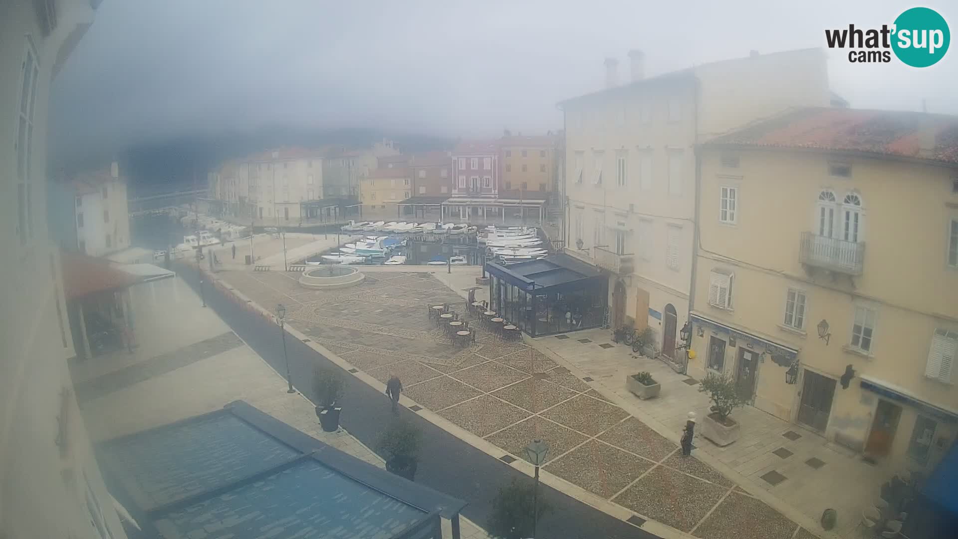 Cámara en vivo ciudad de Cres – plaza principal y “mandrač” – isla de Cres – Croacia