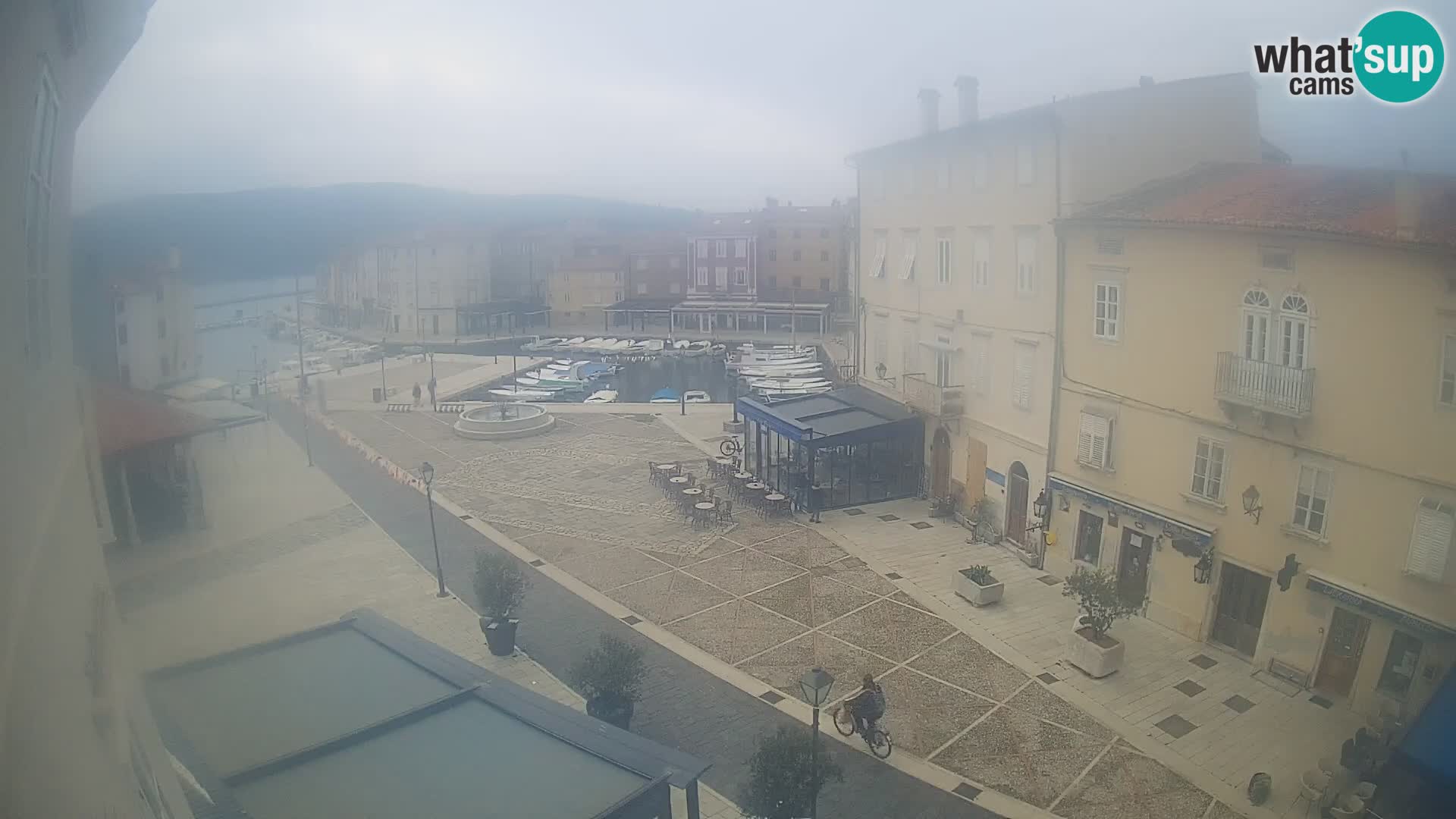 Cámara en vivo ciudad de Cres – plaza principal y “mandrač” – isla de Cres – Croacia