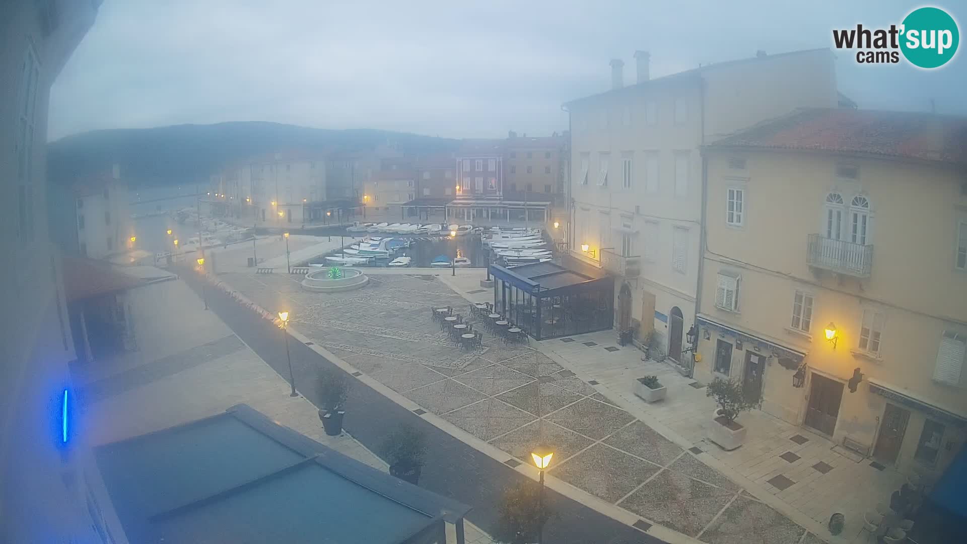 LIVE cam Cres city – main square and “mandrač” – Cres island – Croatia