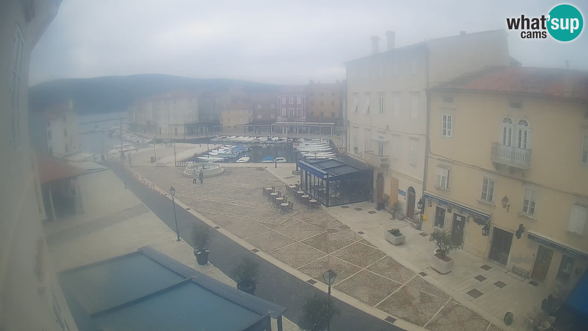 LIVE cam Cres città – piazza principale e “mandrač” – isola di Cherso – Croazia