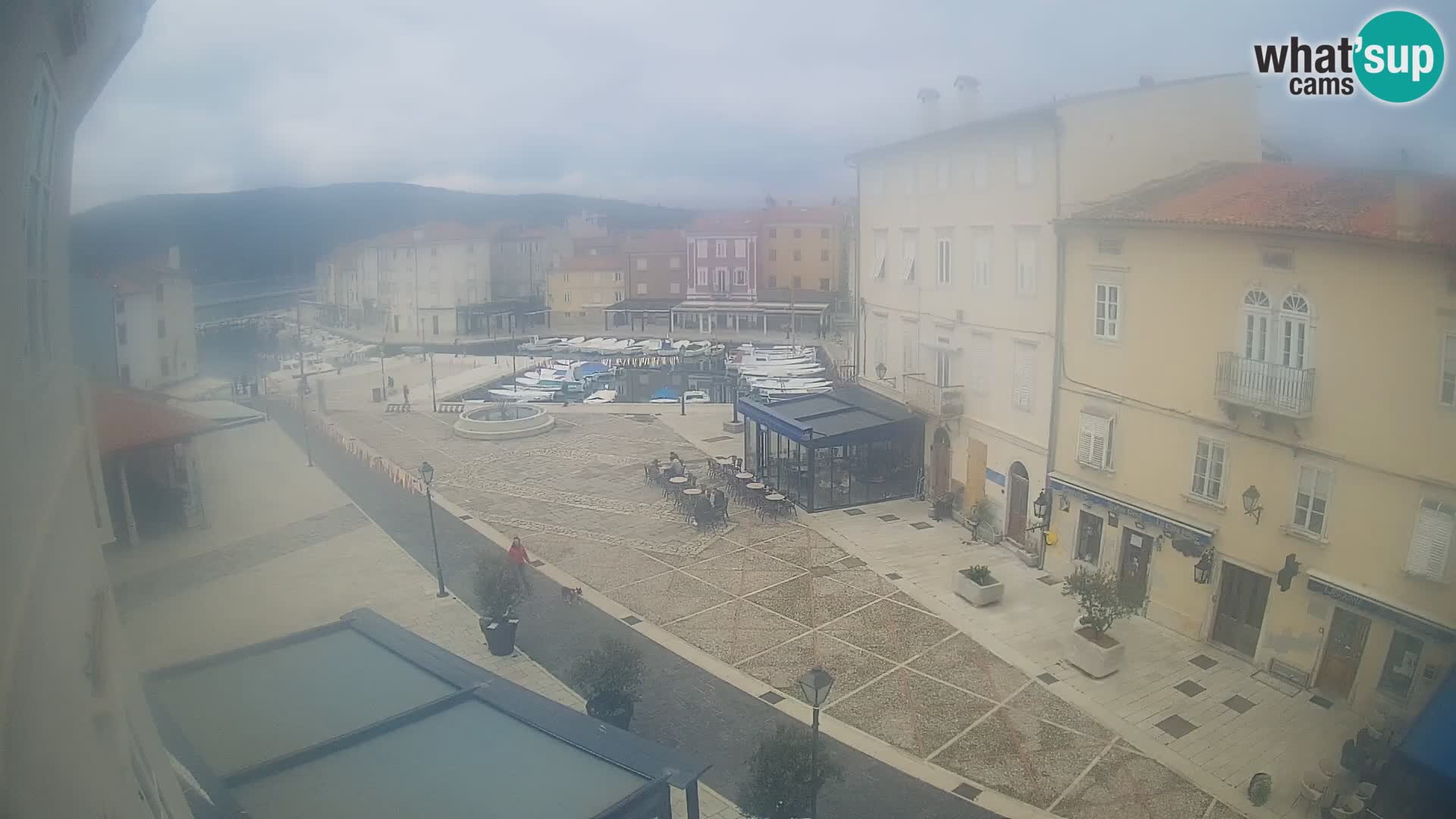 Cámara en vivo ciudad de Cres – plaza principal y “mandrač” – isla de Cres – Croacia