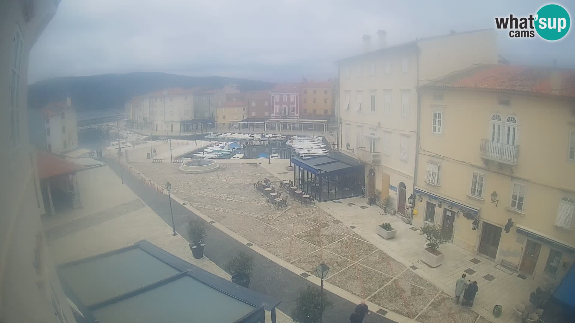 LIVE cam Cres città – piazza principale e “mandrač” – isola di Cherso – Croazia