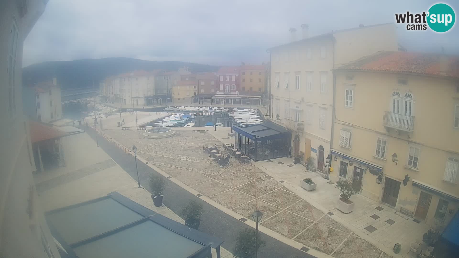 LIVE cam Cres città – piazza principale e “mandrač” – isola di Cherso – Croazia