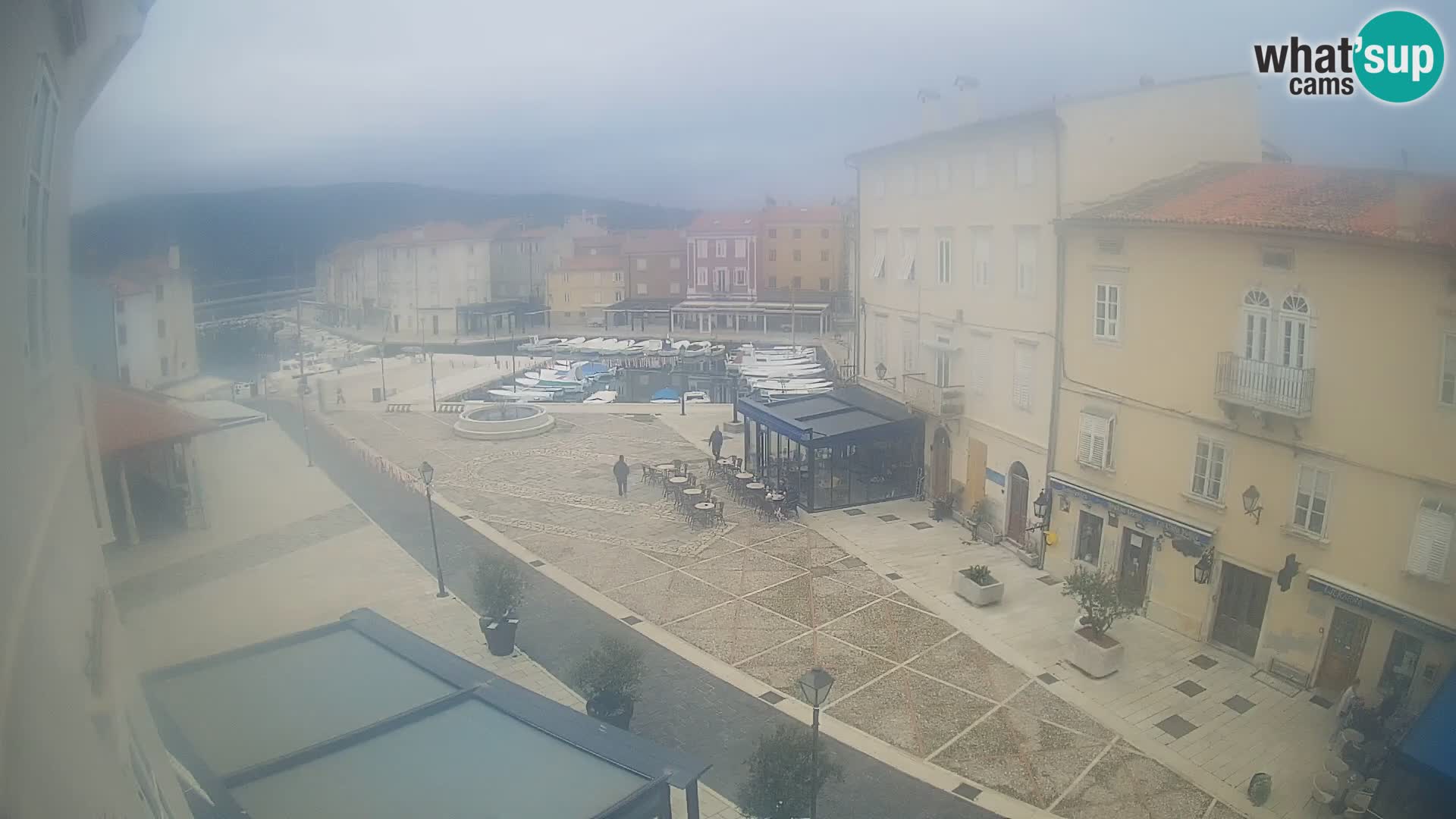 LIVE cam Cres città – piazza principale e “mandrač” – isola di Cherso – Croazia