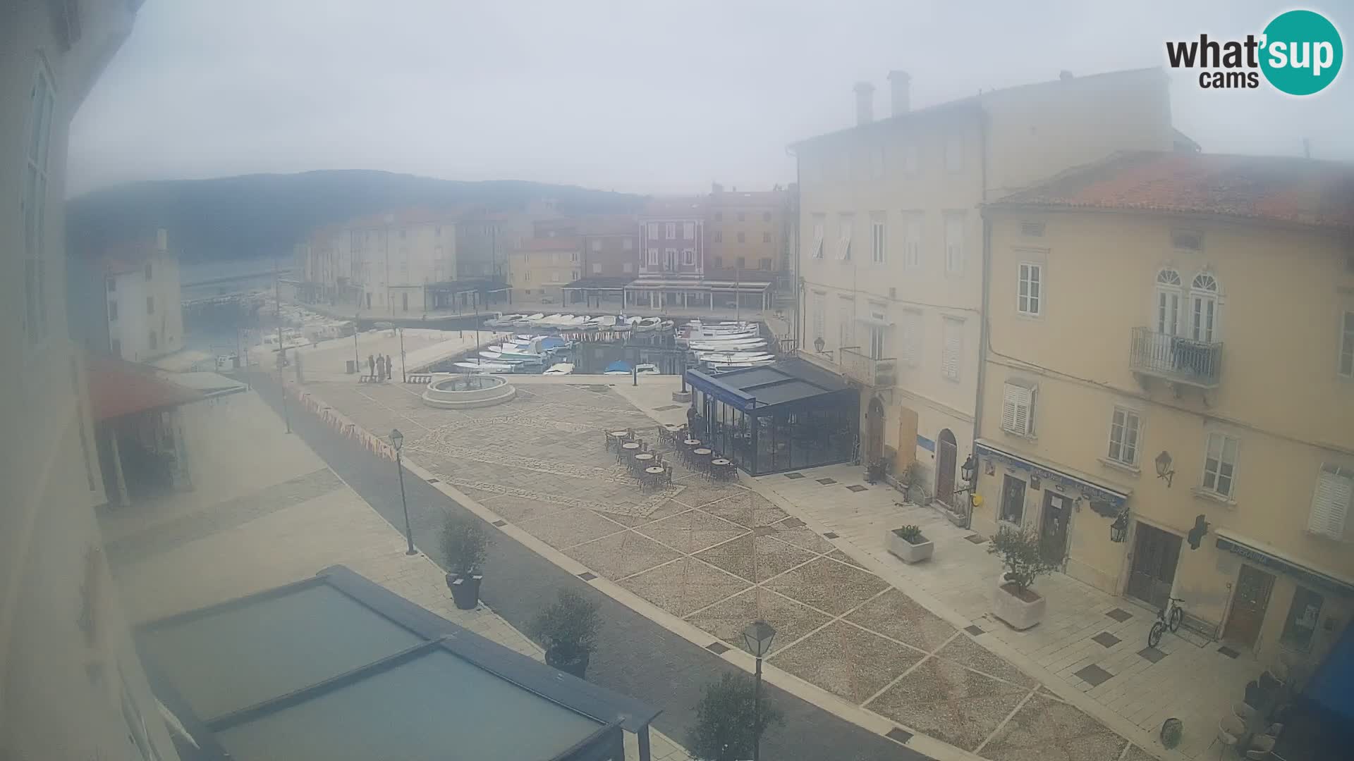 LIVE cam Cres città – piazza principale e “mandrač” – isola di Cherso – Croazia