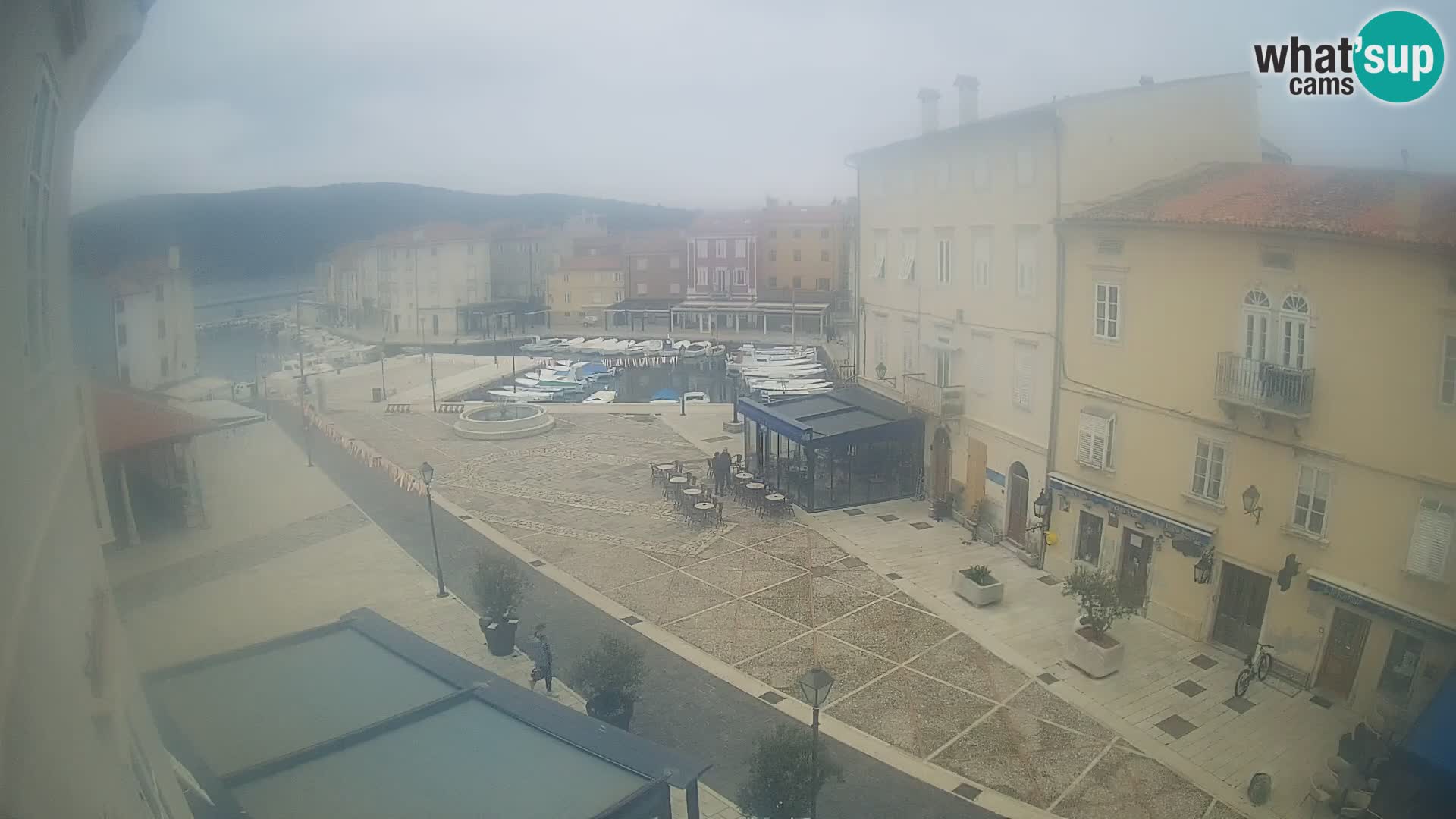 LIVE cam Cres city – place principale et “mandrač” – île de Cres – Croatie