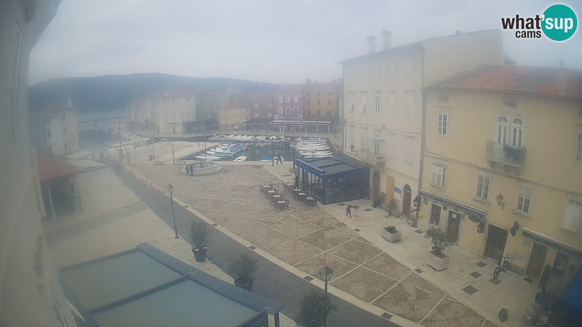 LIVE cam Cres city – place principale et “mandrač” – île de Cres – Croatie