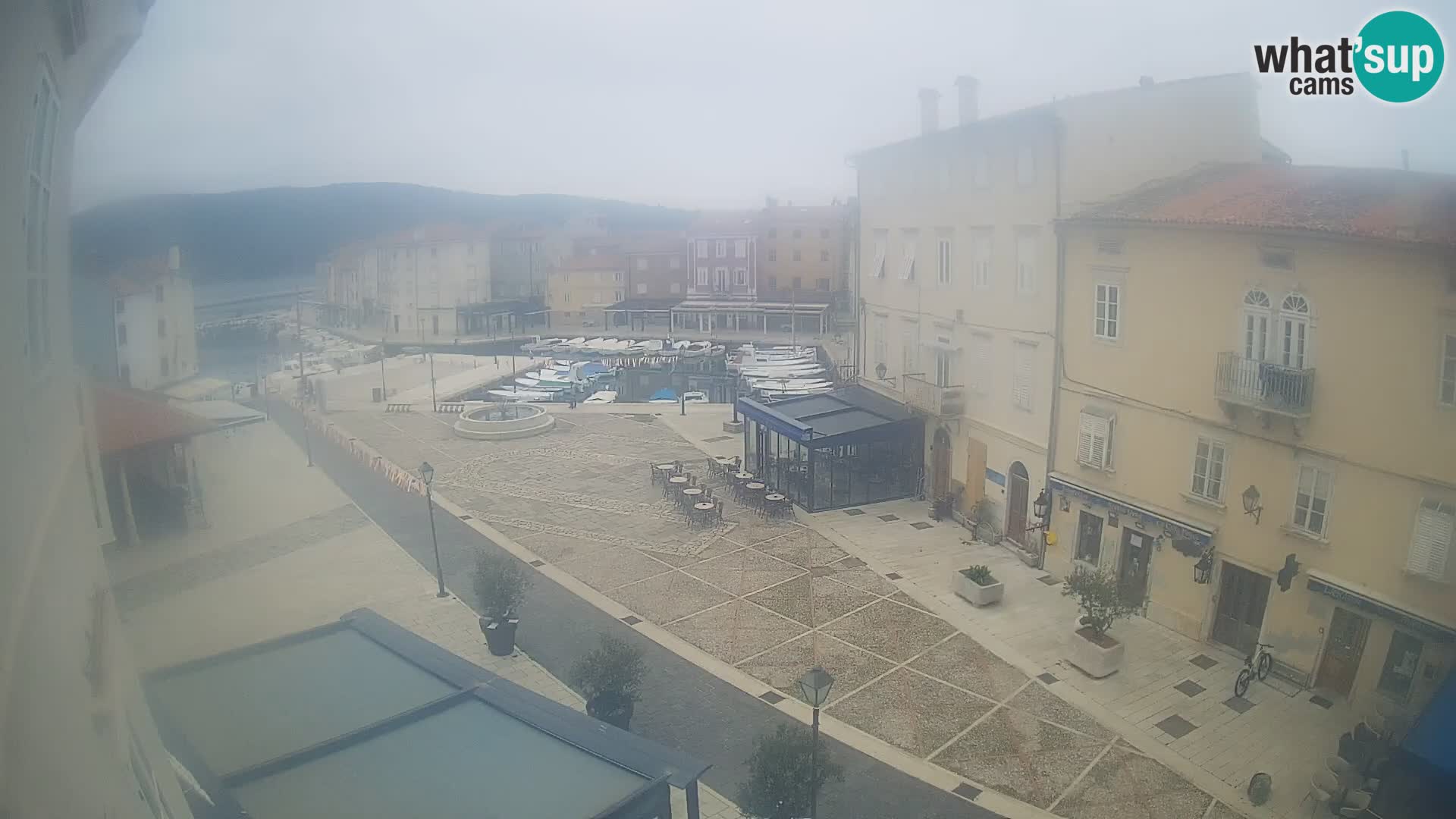 LIVE cam Cres città – piazza principale e “mandrač” – isola di Cherso – Croazia