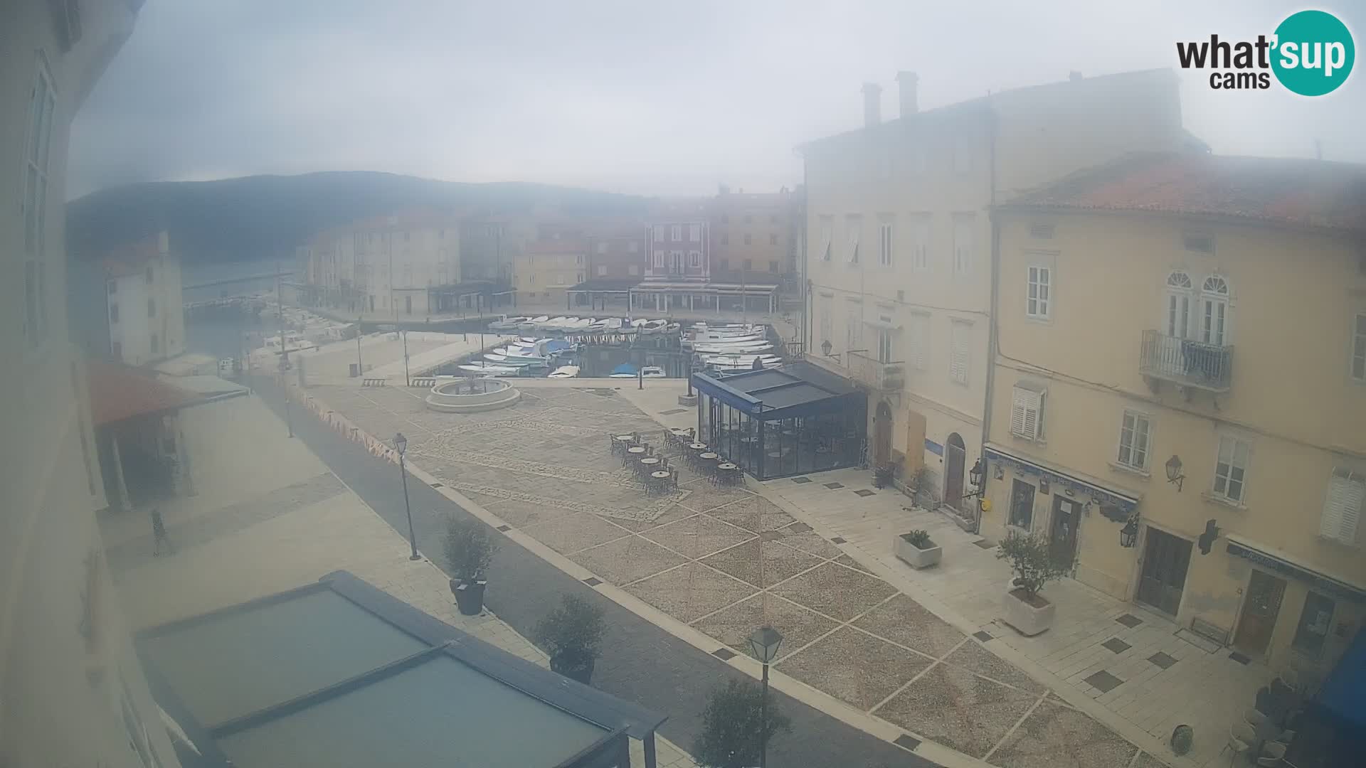 LIVE cam Cres city – place principale et “mandrač” – île de Cres – Croatie