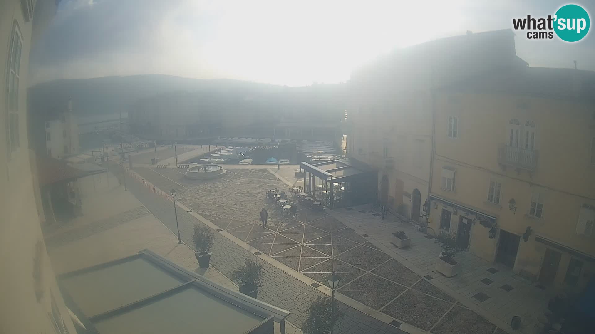 LIVE cam Cres città – piazza principale e “mandrač” – isola di Cherso – Croazia