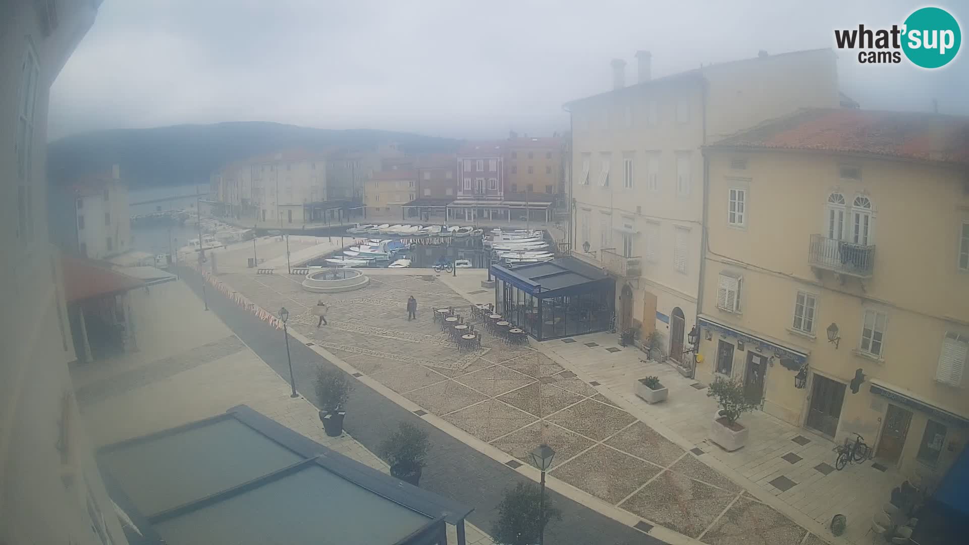 LIVE cam Cres città – piazza principale e “mandrač” – isola di Cherso – Croazia