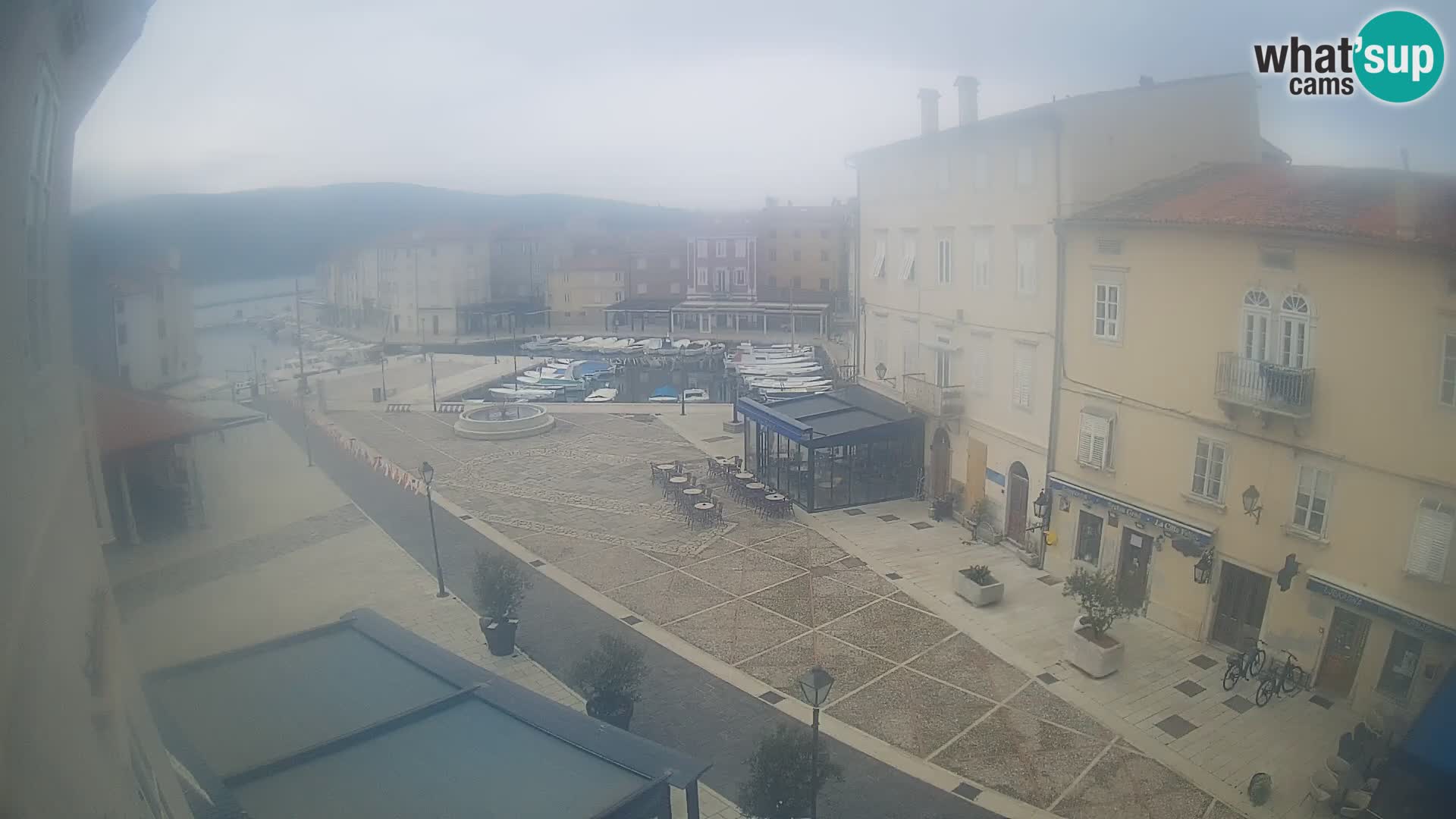 LIVE cam Cres città – piazza principale e “mandrač” – isola di Cherso – Croazia