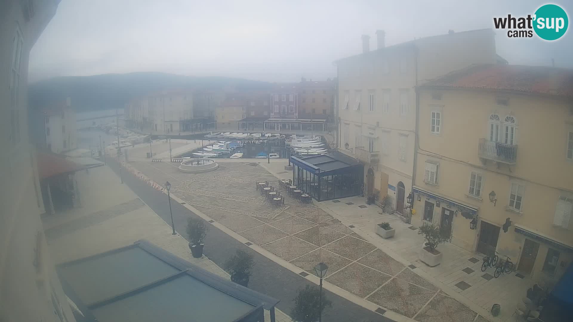 LIVE cam Cres città – piazza principale e “mandrač” – isola di Cherso – Croazia