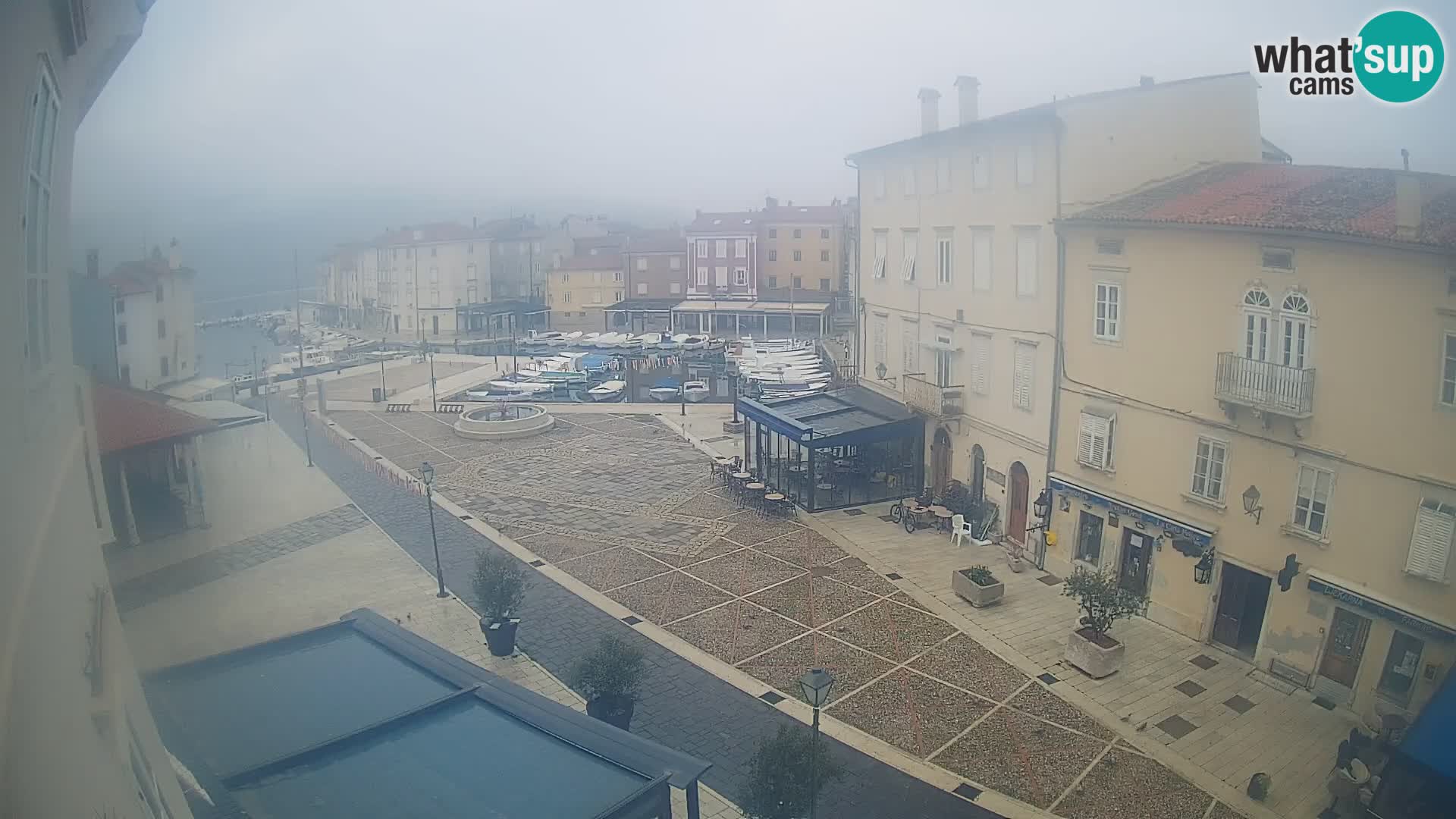 LIVE cam Cres Stadt – Hauptplatz und “mandrač” – Cres Insel – Kroatien