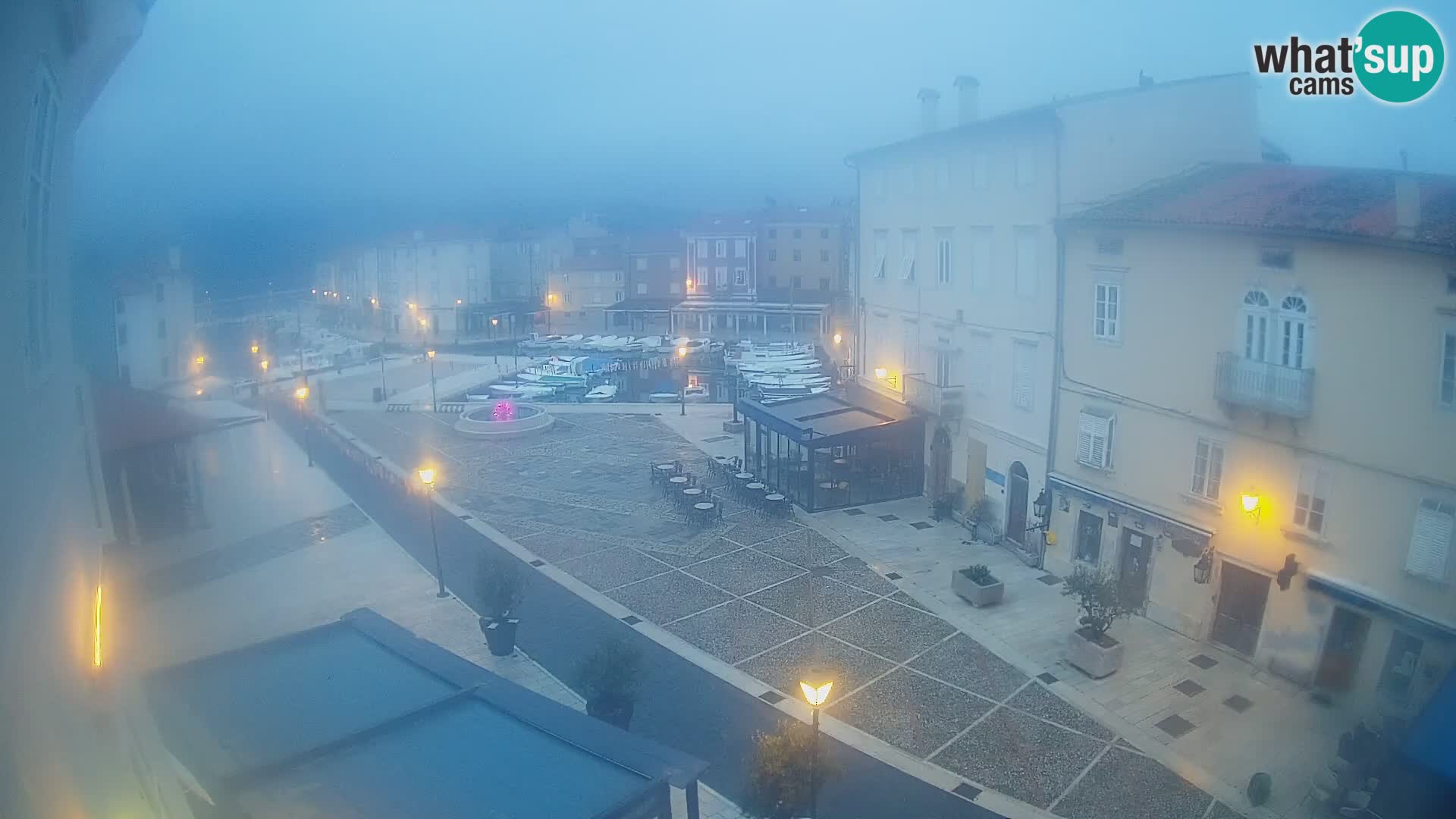 LIVE cam Cres city – place principale et “mandrač” – île de Cres – Croatie